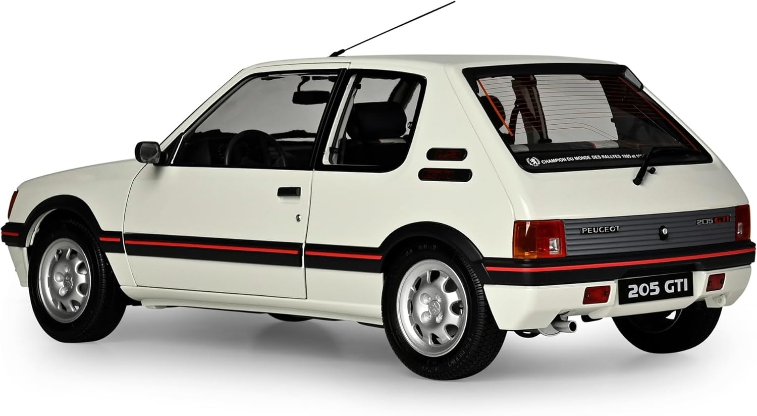 IXO 520010122 Peugeot 205 GTI Weiß - Premium Modellbausatz 1:8 Auto, Limousine, Rad, Leichtmetallrad, Speiche