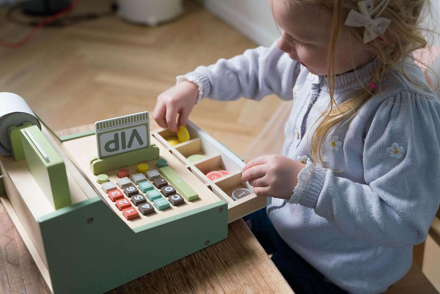 Dantoy 4770 Kaufladenkasse - Holz-Kassenset in Geschenkbox, 17-teilig Dantoy 4770 Kaufladenkasse - Holz-Kassenset in Geschenkbox, 17-teilig