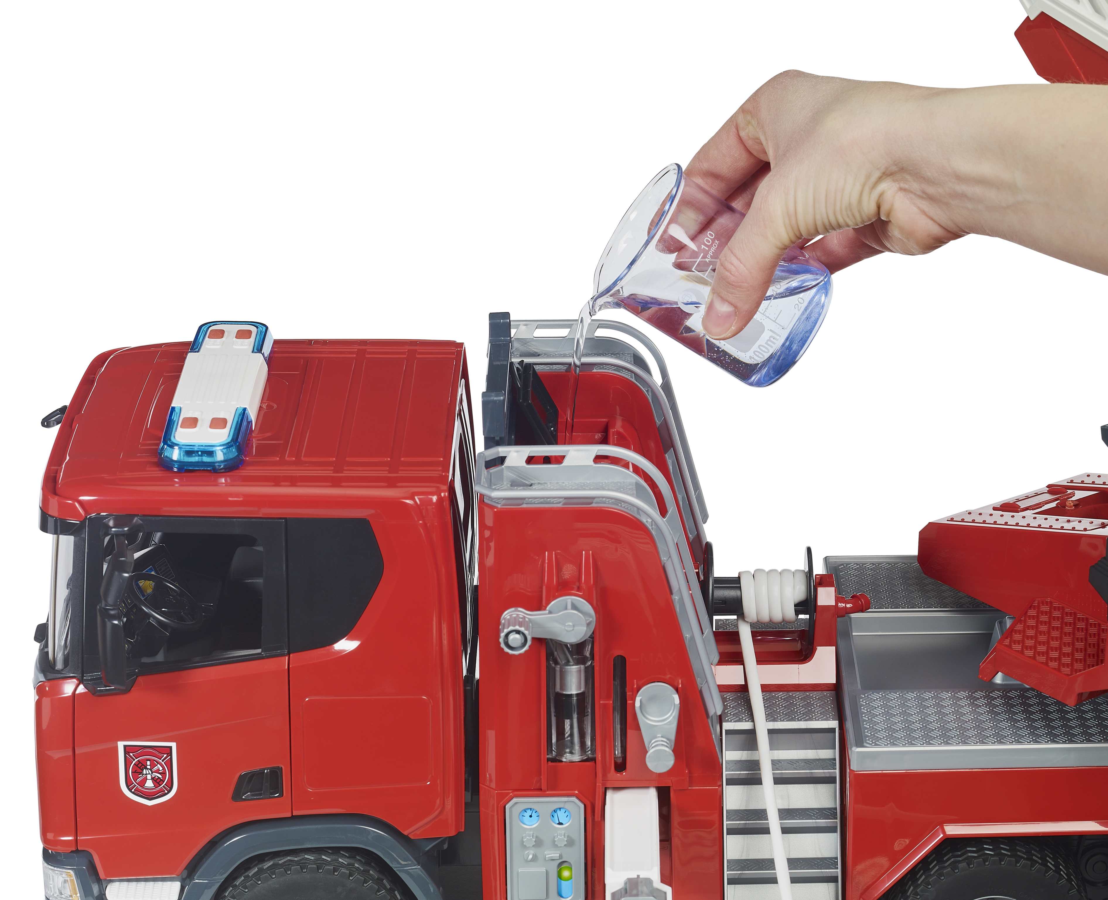 BRUDER 03591 - Scania Super 560R Feuerwehr mit Drehleiter, Wasserpumpe und Light & Sound Modul - Bild 5