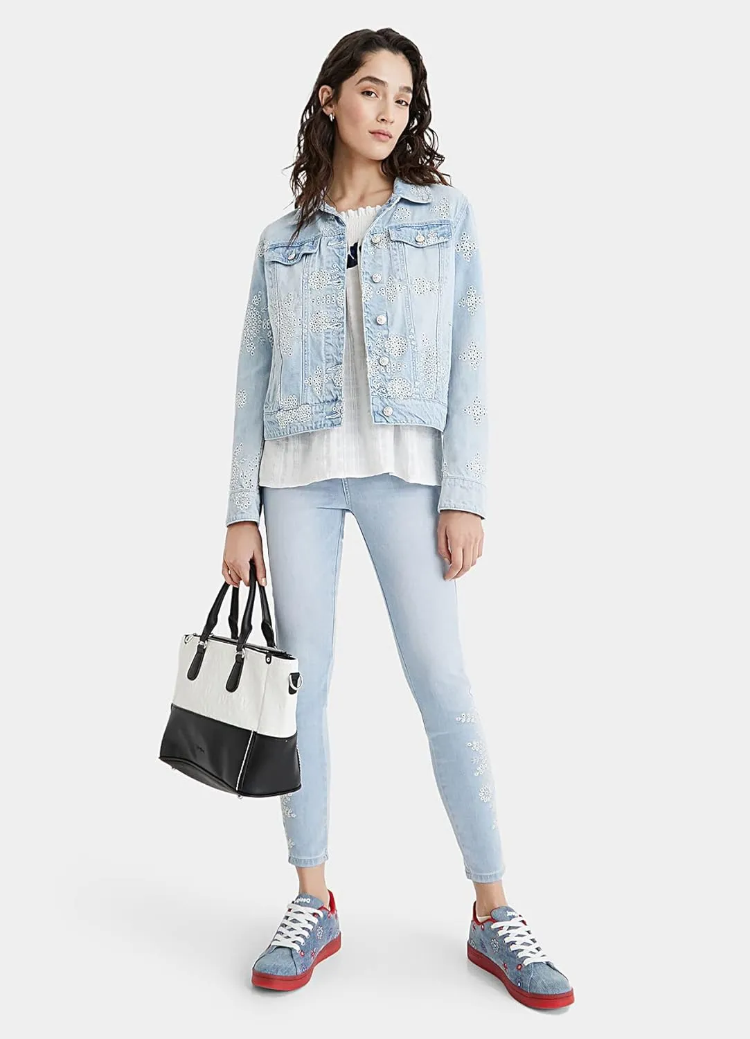 Desigual Damen Jeansjacke „Chaq Calm“ - Denim 21SWED155007 GR. 40 Desigual Damen Jeansjacke „Chaq Calm“ - Denim 21SWED155007 GR. 40