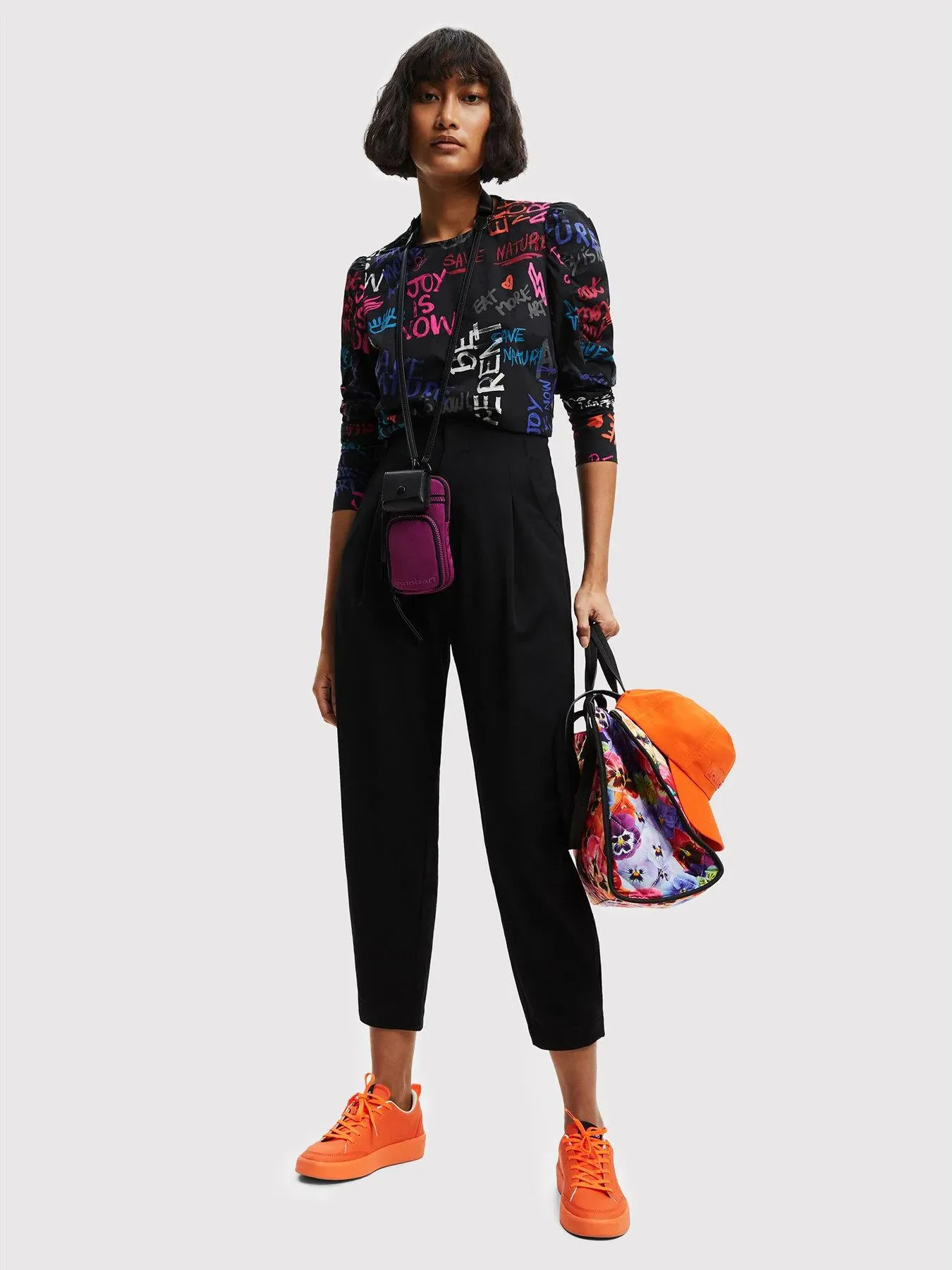 Desigual Damen Bluse - Schwarz, Bunt bedruckt 22WWBW032000 GR. M Desigual Damen Bluse - Schwarz, Bunt bedruckt 22WWBW032000 GR. M