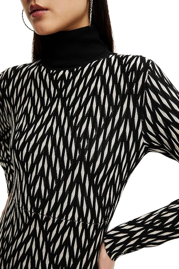 Desigual Damen Kleid - Schwarz-weißes Strickkleid mit Rollkragen 22WWVF072000 GR. S