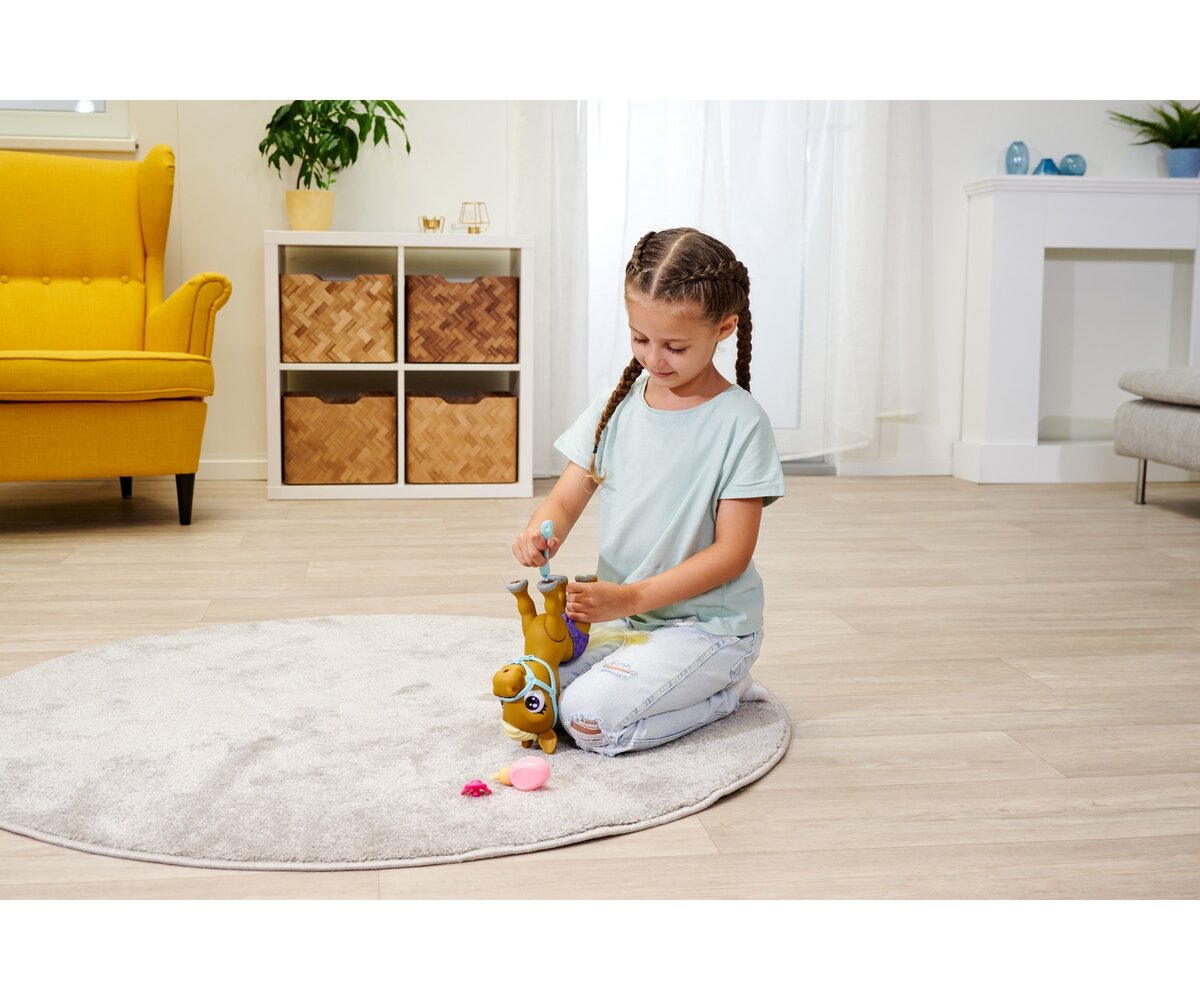Simba Pamper Petz Pony 105950009 Innenarchitektur, Inneneinrichtung, Person, Sitzend, Teppich