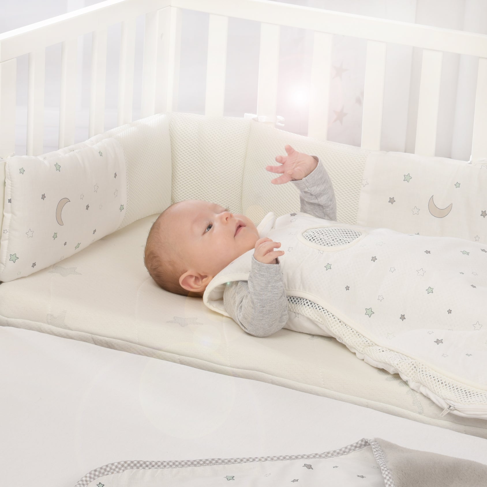 Roba 204088J209 Nestchen Air PLUS Sternenzauber weiß – Bettenzubehör - Bild 2 Roba 204088J209 Nestchen Air PLUS Sternenzauber weiß – Bettenzubehör - Produktbild 2