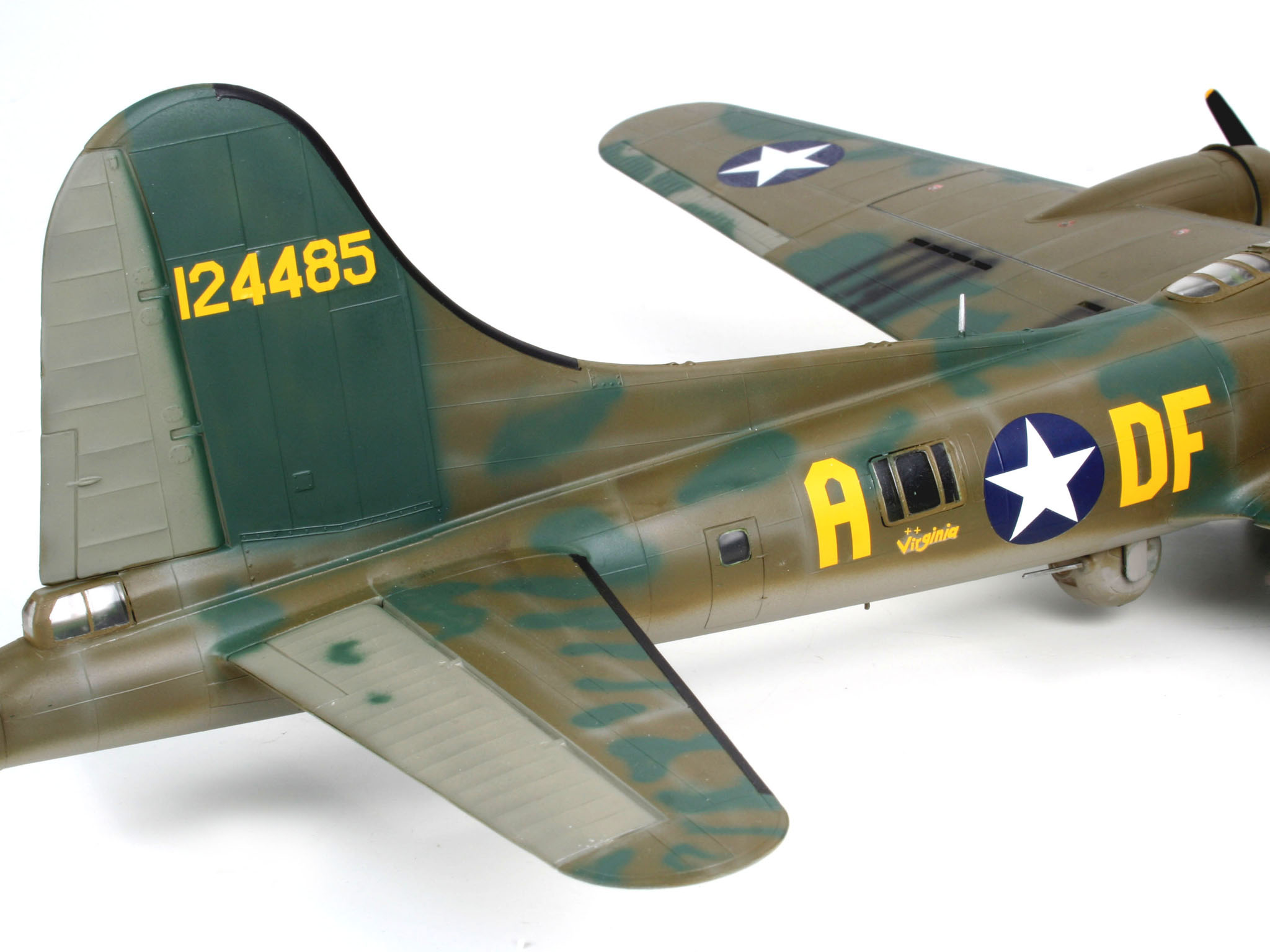 Revell 04297 B-17F "Memphis Belle" Modellbausatz Flugzeug, Fahrzeug, Kampfflugzeug, Bomber