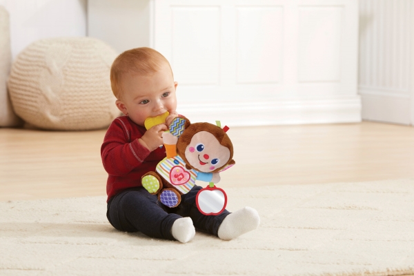 VTech Babyäffchen interaktive Kuschelfigur mit Musik & Zahnhilfe, 3 24 Monate VTech Babyäffchen mit leuchtender Herz-Taste, Beißelement, Spiegel, 3 gesungenen Liedern und 15 Melodien, Bewegungssensor, versch. Oberflächen fördert Tastsinn & Motorik, ab 3 Monaten,
