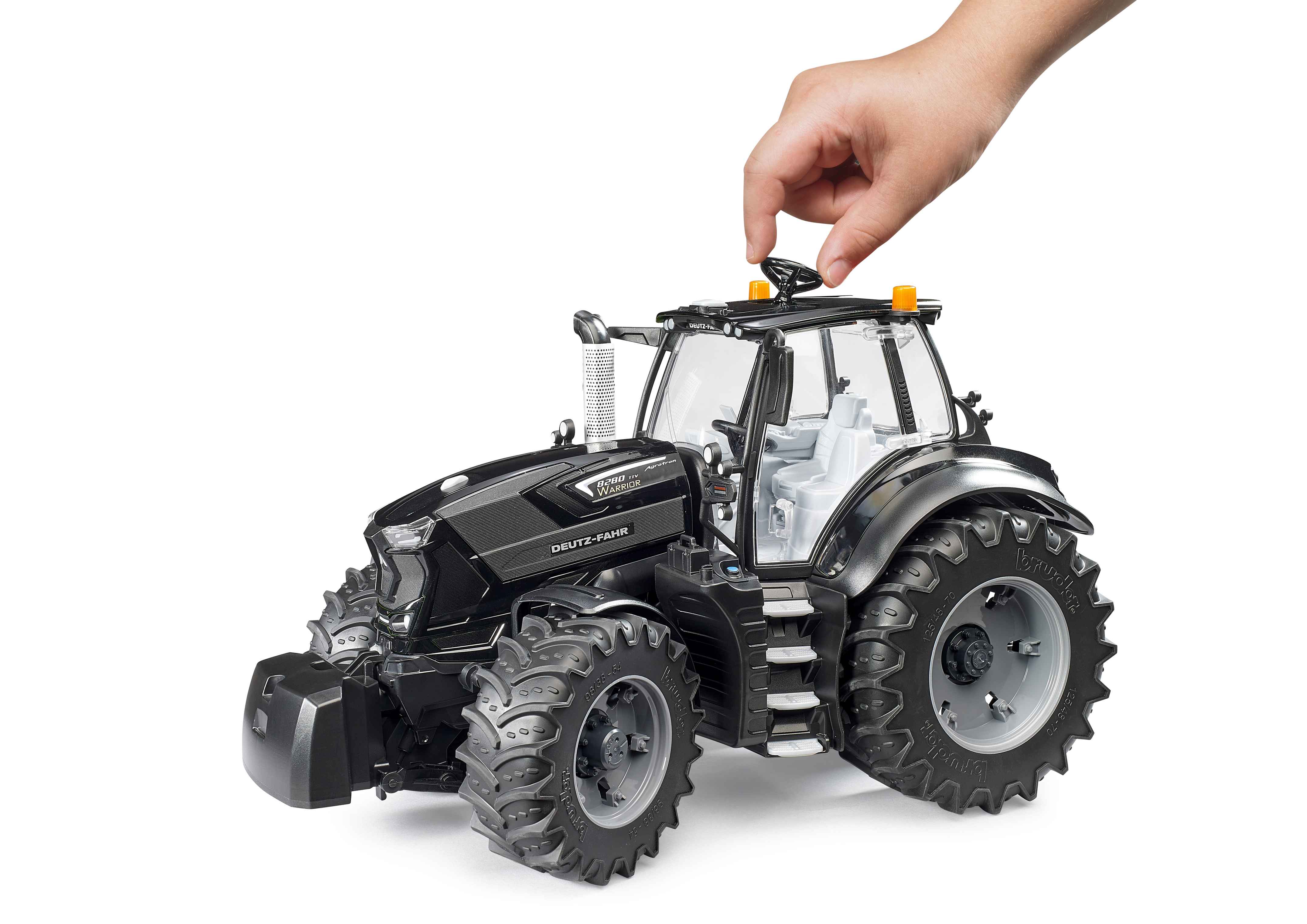 BRUDER 03162 - DEUTZ-FAHR 8280 TTV Warrior - Bild 4 BRUDER 03162 - DEUTZ-FAHR 8280 TTV Warrior - Bild 4