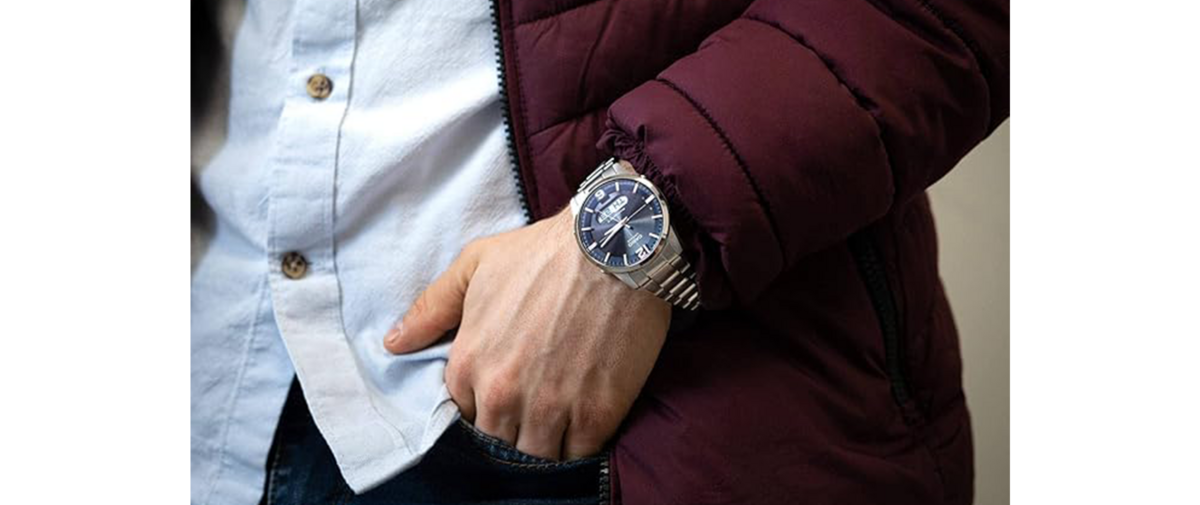 Armbanduhr, Kleidung, Mantel, Jacke, Manschette