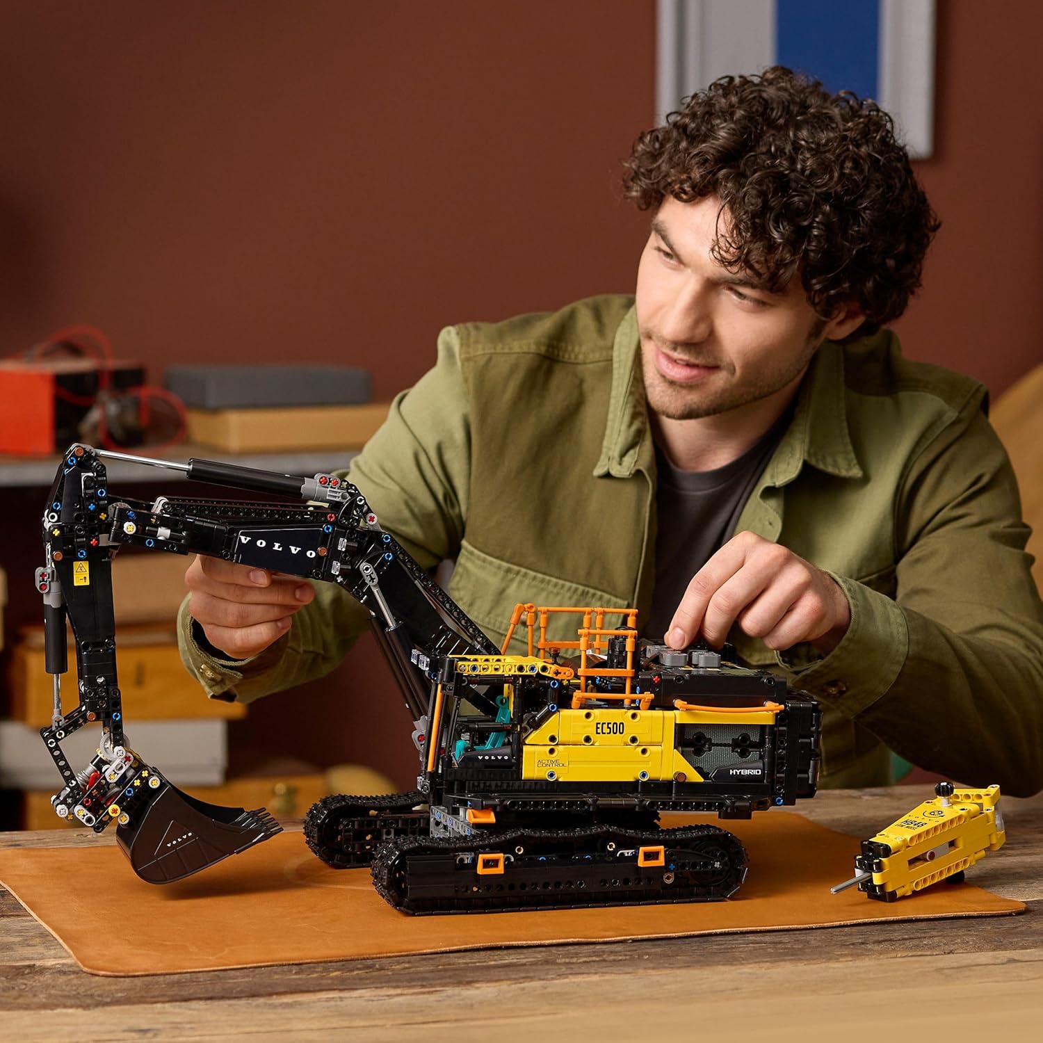 LEGO Technic 42175 Porsche 963 Langstrecken-Rennwagen in Rot, Weiß und Schwarz mit realistischen Details
