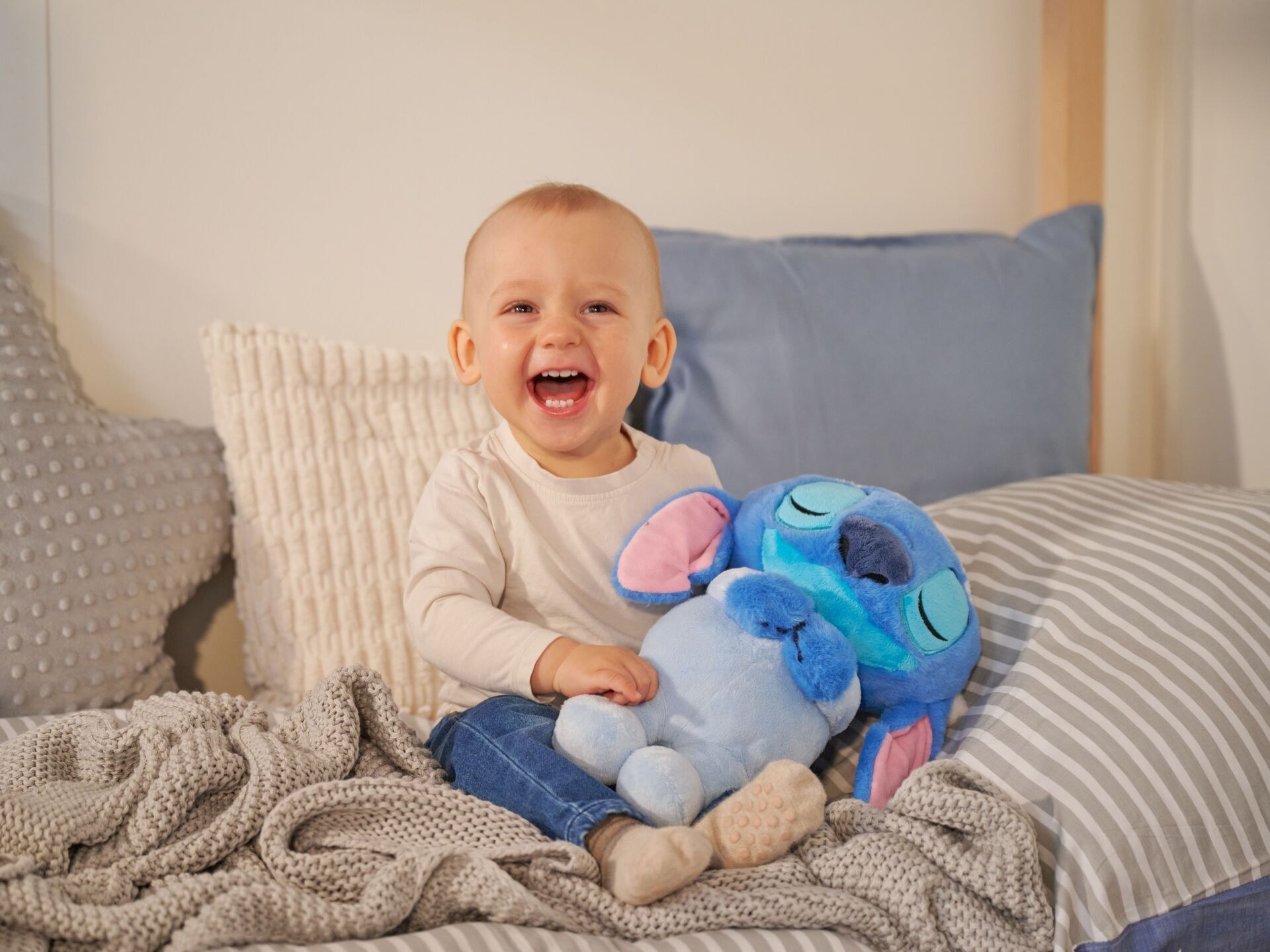 Disney Schlafender Stitch, 31cm - SIMBA - SIMBA 6315870637 Produktfoto - SIMBA - Disney Schlafender Stitch, 31cm - Modell SIMBA 6315870637 Produktbild fuer Online-Shop