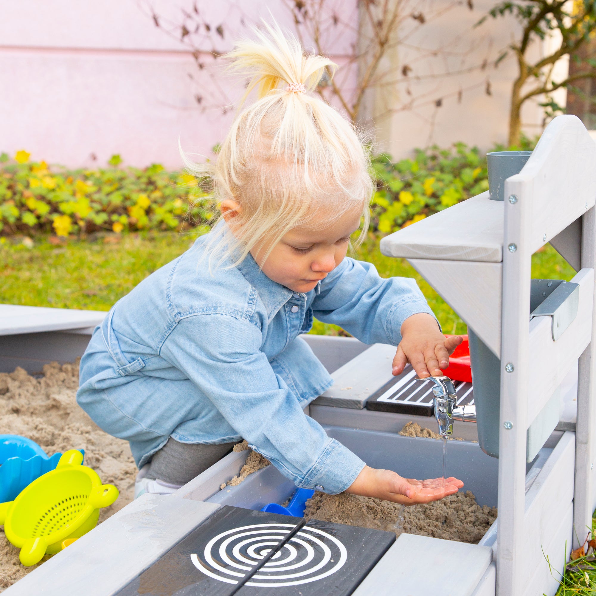 Roba 457004GAZU Outdoor Spiel- Matschküche Hausoptik grau – Outdoor FSC - Bild 3 Roba 457004GAZU Outdoor Spiel- Matschküche Hausoptik grau – Outdoor FSC - Produktbild 3