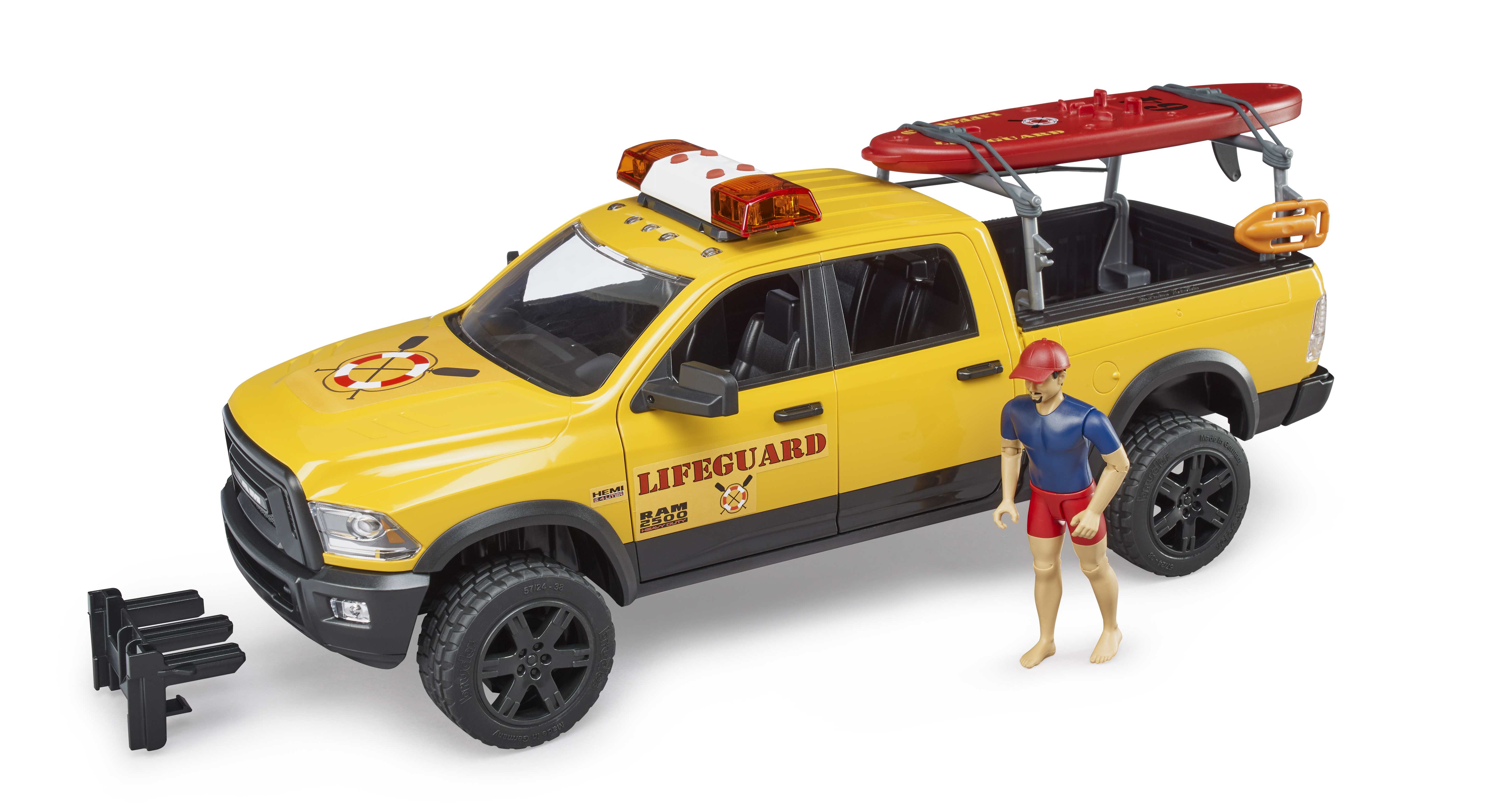 BRUDER 02506 - RAM 2500 Power Wagon Life Guard mit Figur, Stand Up Paddle und Light & Sound Modul