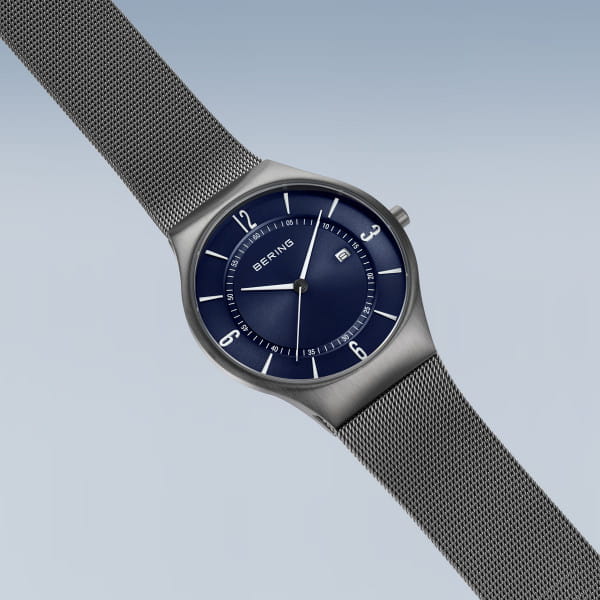 Bering 15940-378 Herrenuhr, Milanaise, Grau/Blau
