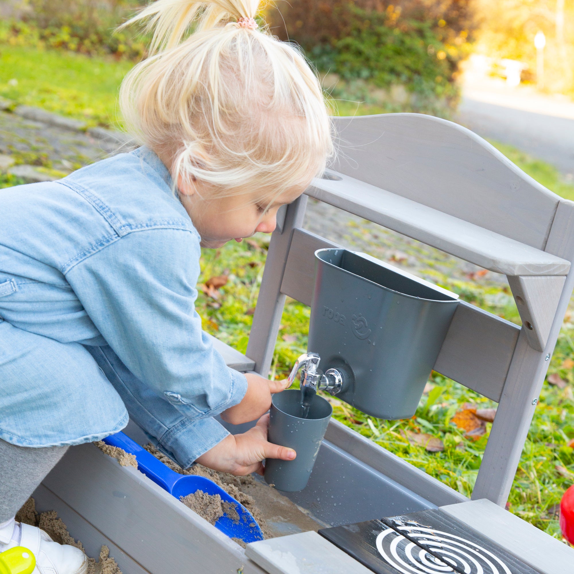 Roba 457005GA Mobile Spiel- Matschküche BBQ grau – Outdoor FSC - Bild 8 Roba 457005GA Mobile Spiel- Matschküche BBQ grau – Outdoor FSC - Produktbild 8