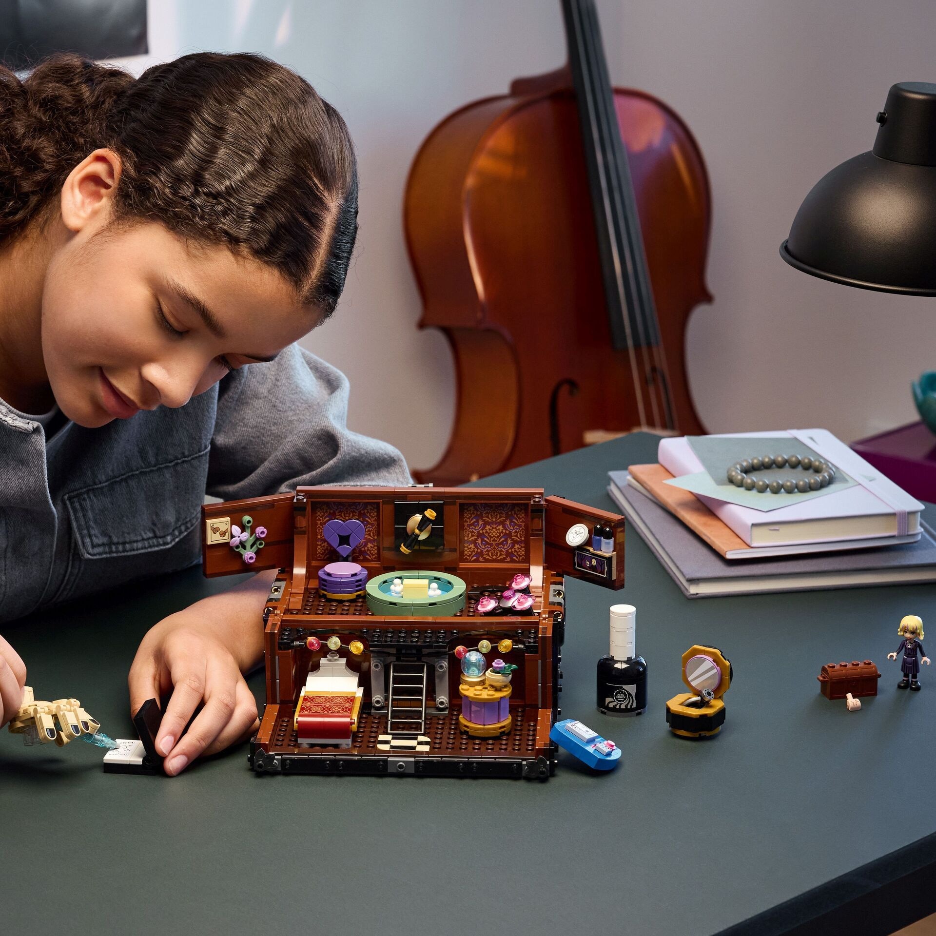 LEGO Wednesday 76785 Conf. 2 - LEGO 76785 Produktfoto - LEGO - LEGO Wednesday 76785 Conf. 2 - Modell LEGO 76785 Produktbild fuer Online-Shop