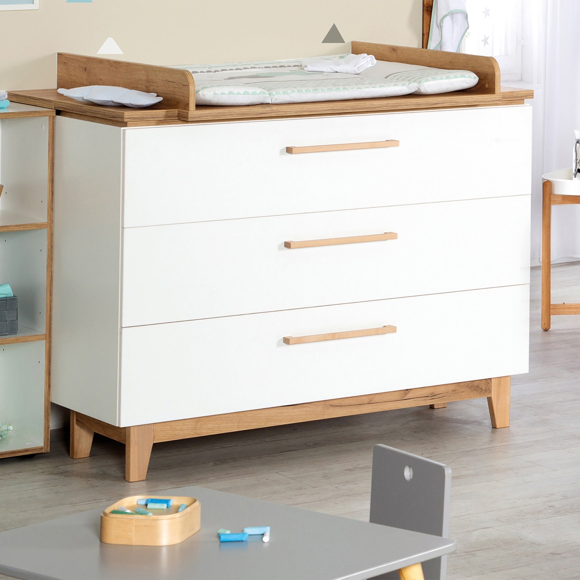Roba 1731792 breite Wickelkommode Finn weiß – Wickelkommode breit - Bild 2 Roba 1731792 breite Wickelkommode Finn weiß – Wickelkommode breit - Produktbild 2
