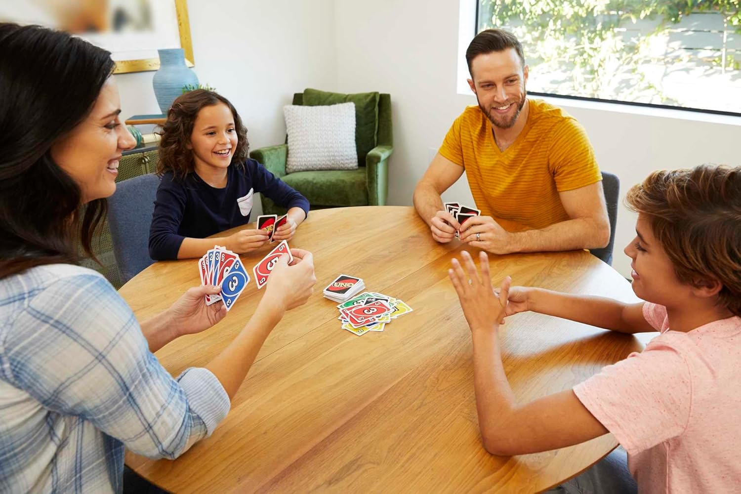 UNO - Das klassische Kartenspiel mit neuen Features (Mattel W2087) Person, Konversation