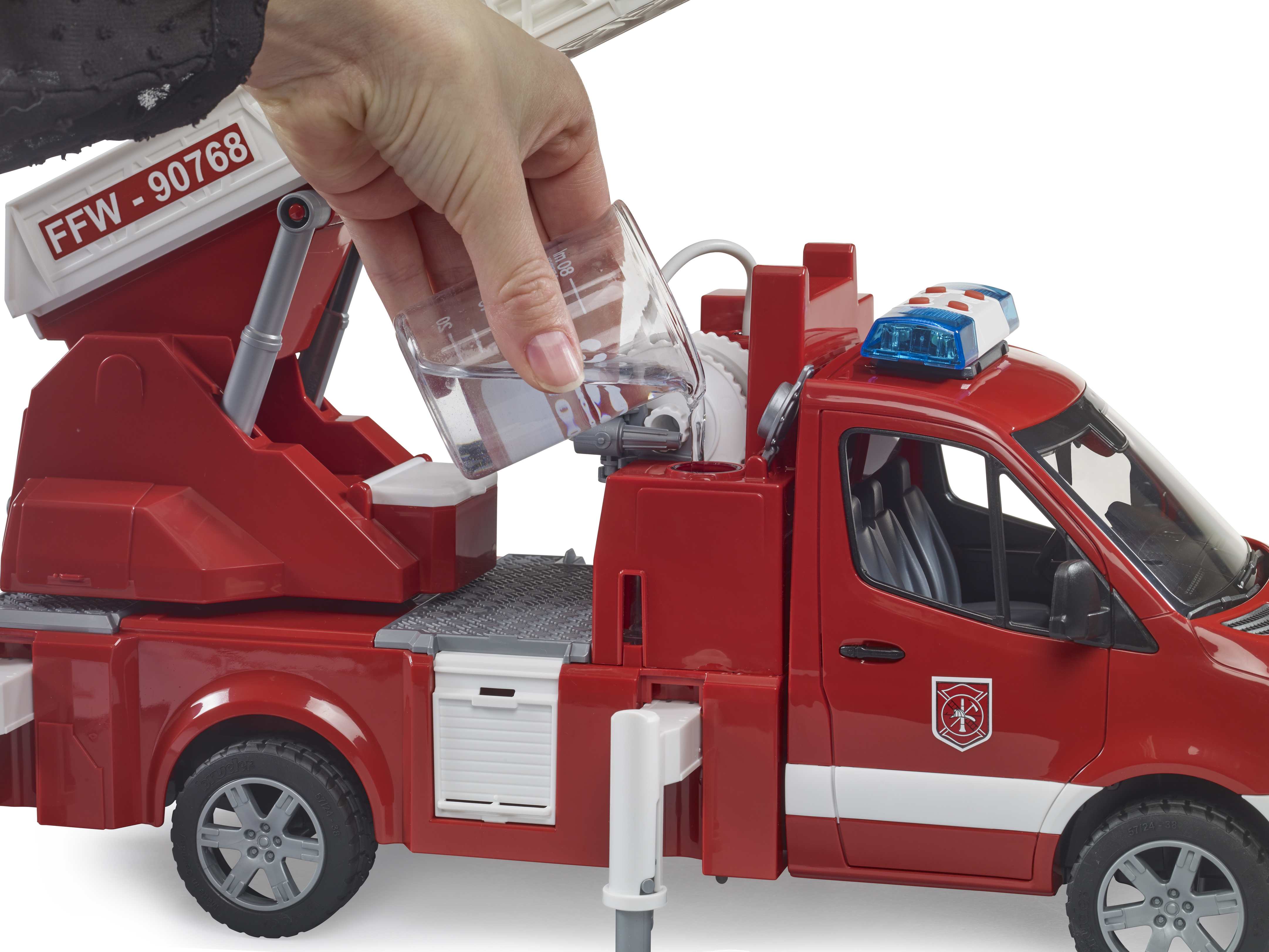 BRUDER 02673 - MB Sprinter Feuerwehr mit Drehleiter, Pumpe und Light & Sound Modul - Bild 5 BRUDER 02673 - MB Sprinter Feuerwehr mit Drehleiter, Pumpe und Light & Sound Modul - Bild 5