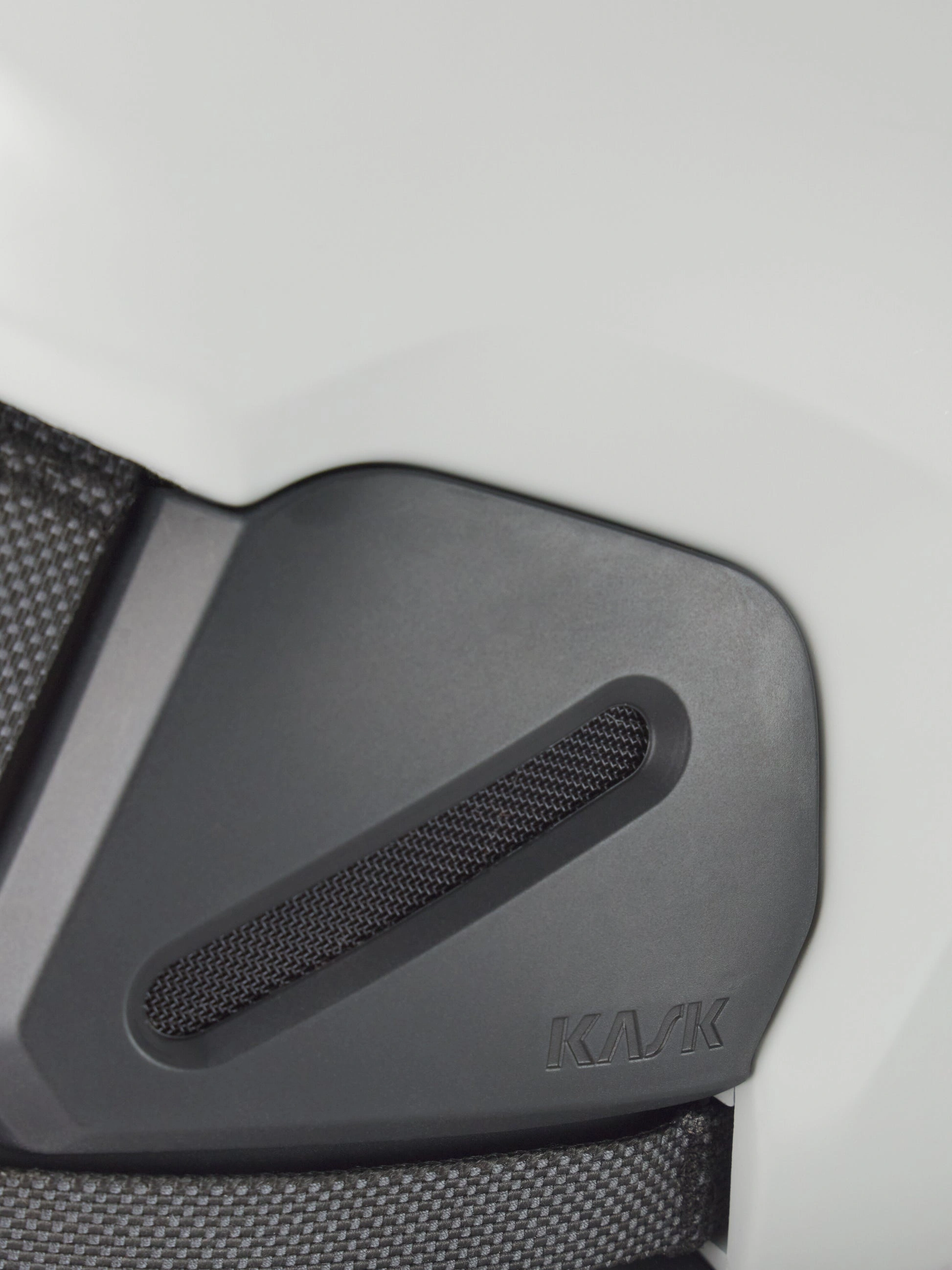 UYN Khimera Buffercone Skihelm G100327G173 – Grau/Anthrazit GR. M UYN Khimera Buffercone Skihelm G100327G173 – Grau/Anthrazit GR. M