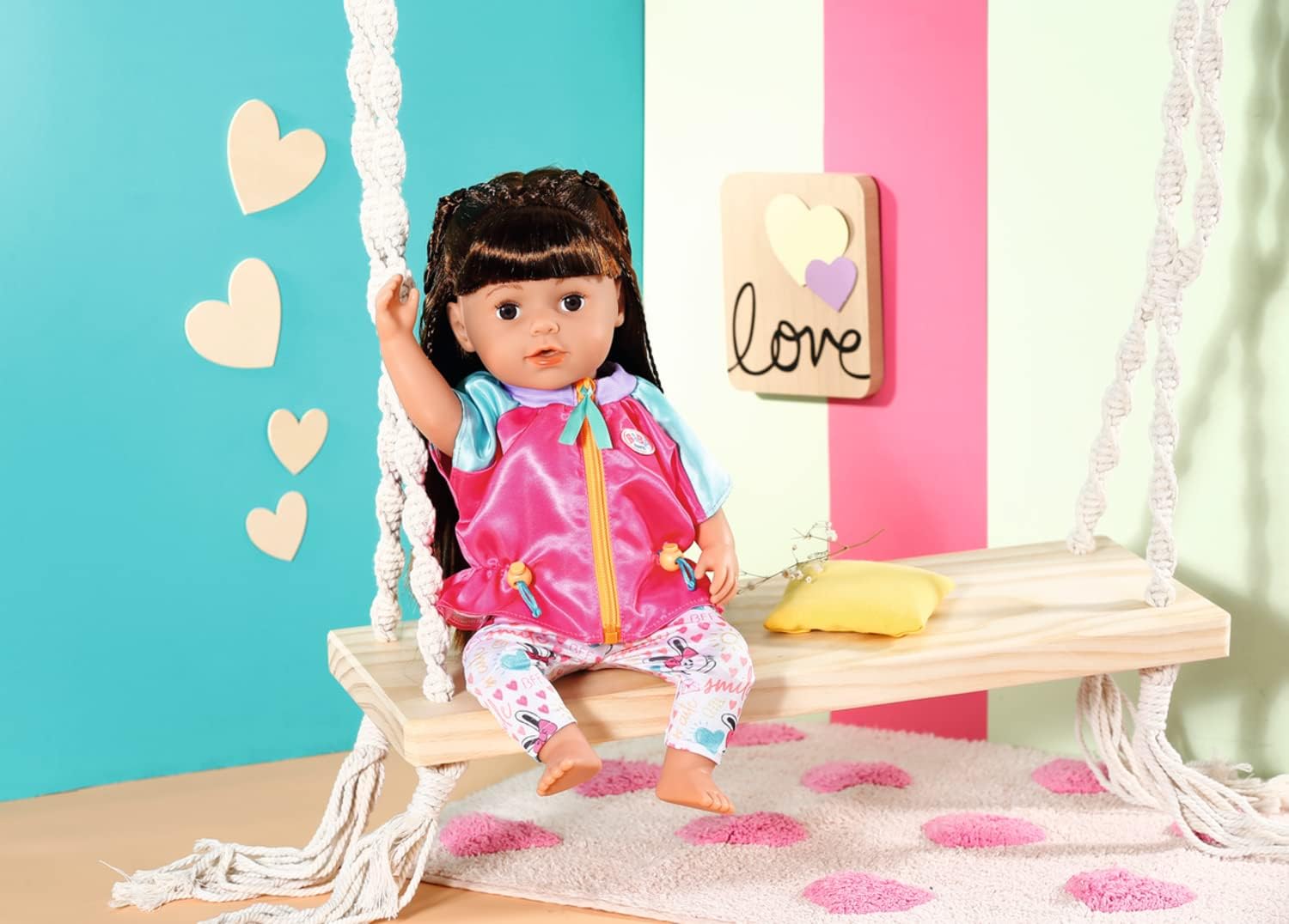 Person, Sitzend, Spielzeug, Kleidung, Pyjama