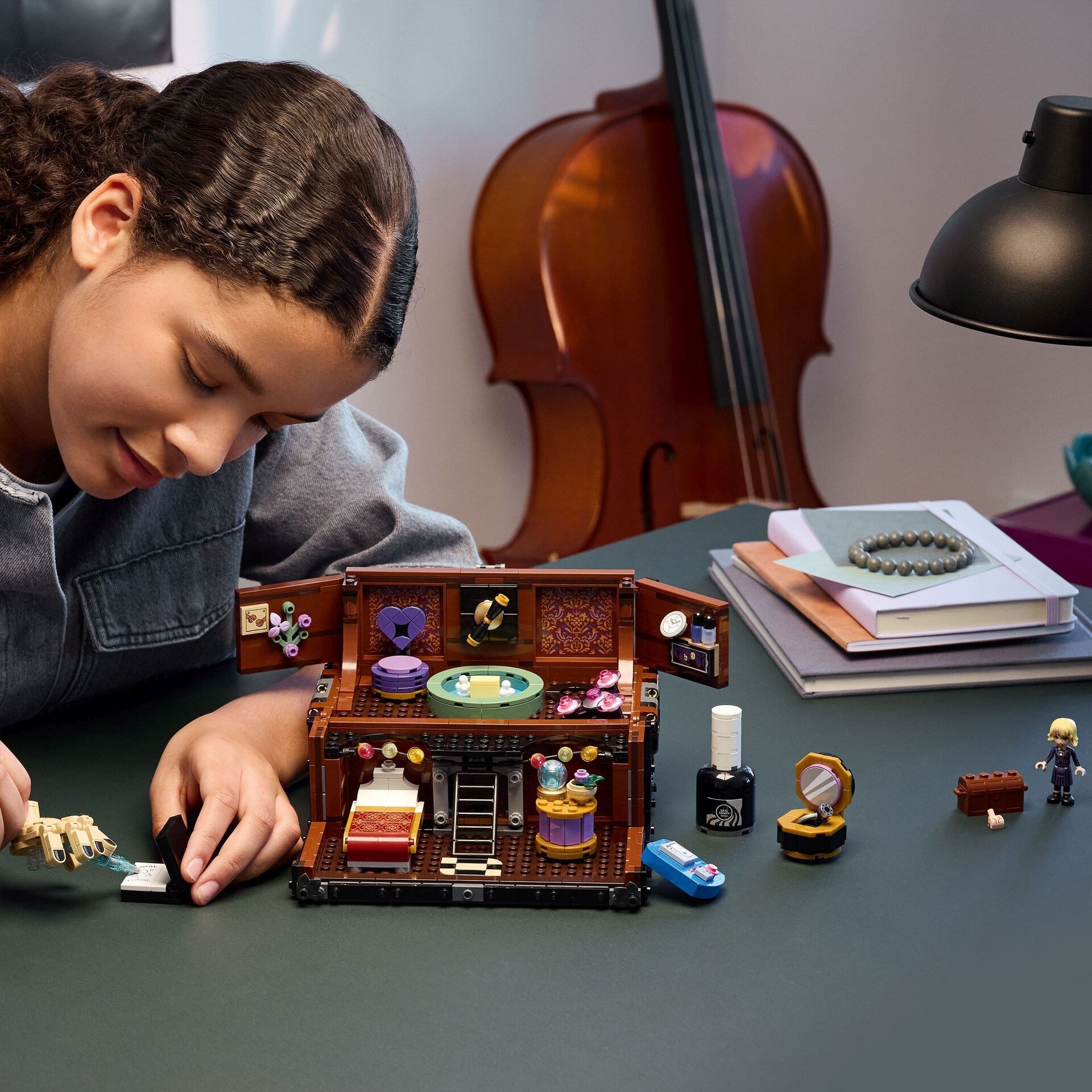 LEGO Wednesday 76785 Conf. 2 - LEGO 76785 Produktfoto - LEGO - LEGO Wednesday 76785 Conf. 2 - Modell LEGO 76785 Produktbild fuer Online-Shop