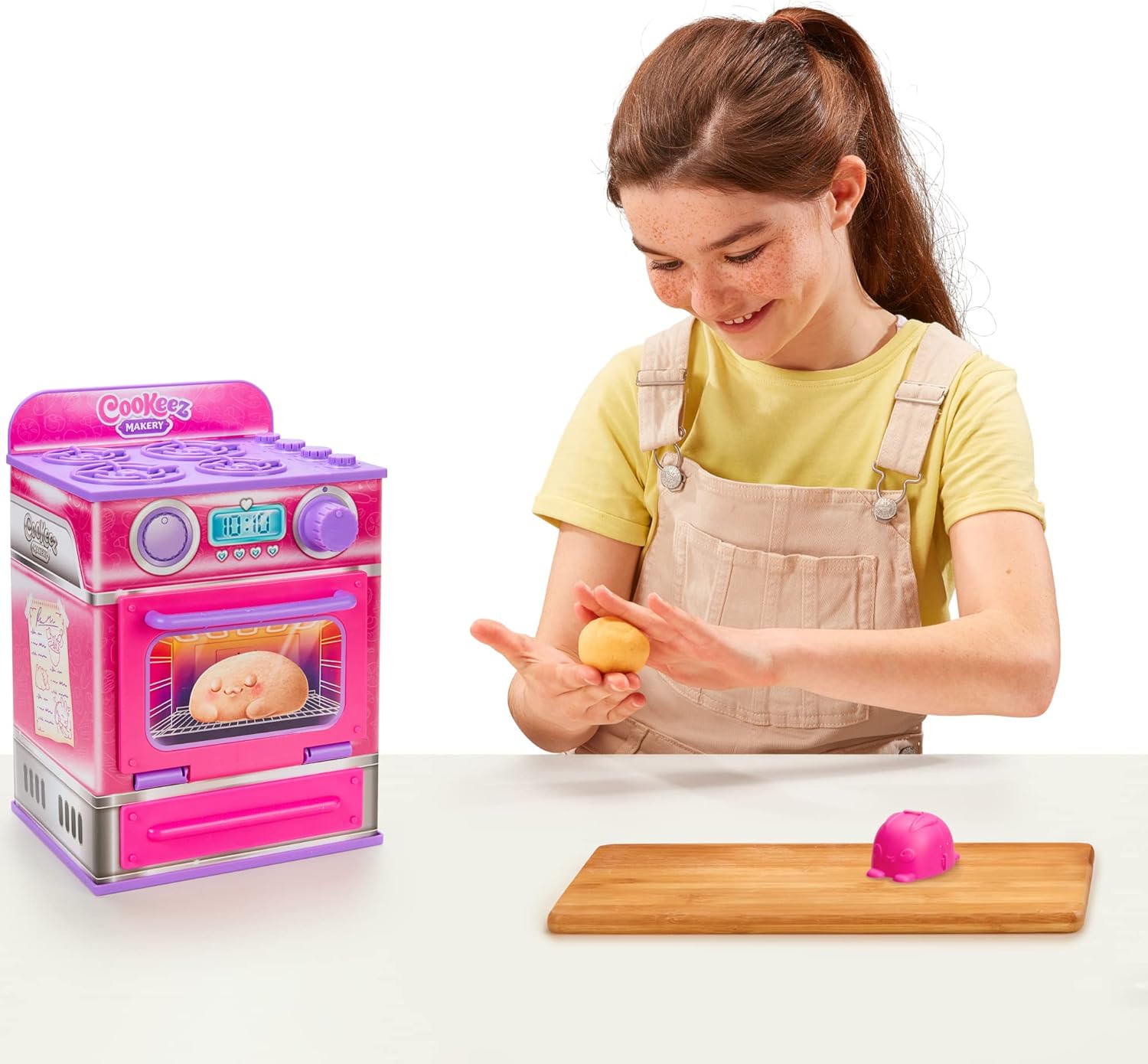 Cookeez Makery Pinker Backofen mit Kuchen, der sich in ein Plüschtier verwandelt Cookeez Makery Backofen in Pink Spielset zum Backen und Verwandeln von Kuchen in Plüschtiere