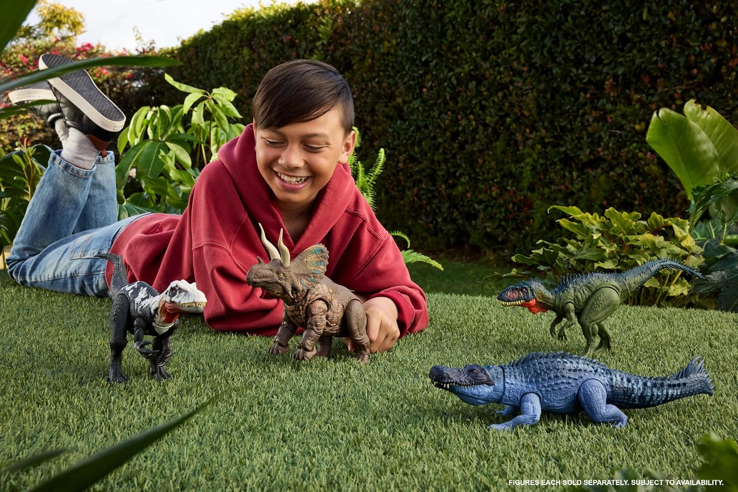 Jurassic World™ Gigantic Thrashers Eotriceratops Gras, Photographie, Portrait, Park, Hosen