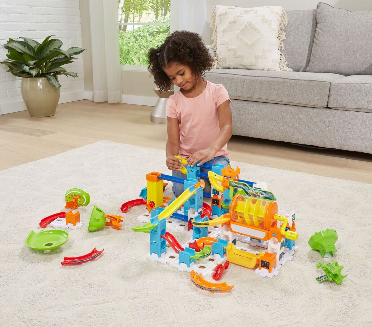 VTech Marble Rush Super Action Set L100 E mit 99 Teilen, 10 Kugeln, Schrauben-Lift, Licht-& Soundeffekten, fördert Motorik & räumliches Denken, ab 4 Jahren,