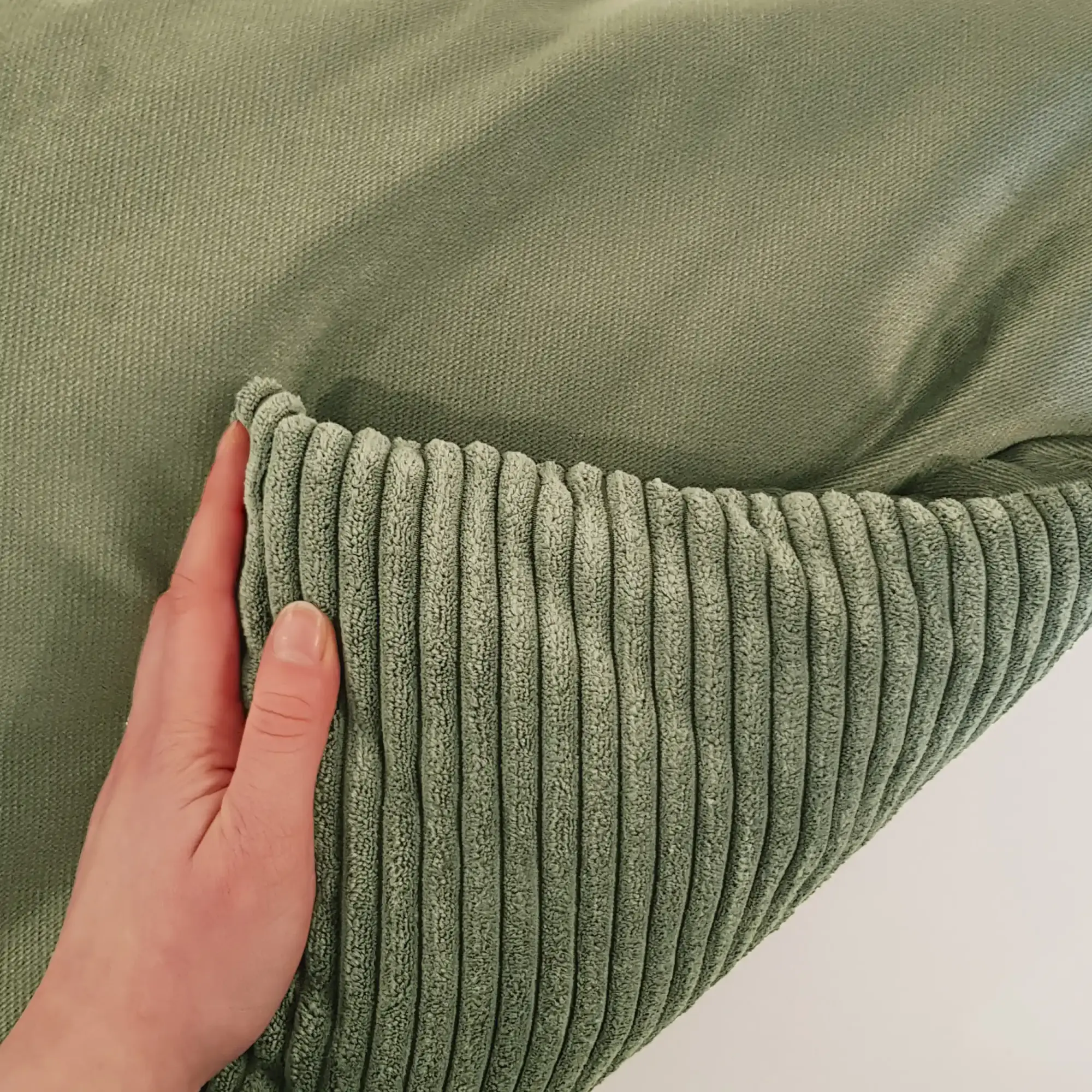 Rohrschneider RS 22341 Tierbett Cordstoff breit – Tierbett mit Wendekissen GR.1