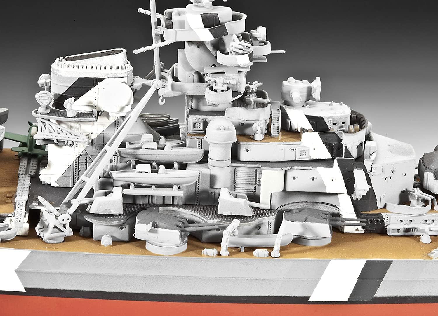 Revell 05098 Battleship Bismarck Modellbausatz 1:700 Revell 05098 Battleship Bismarck Modellbausatz 1:700