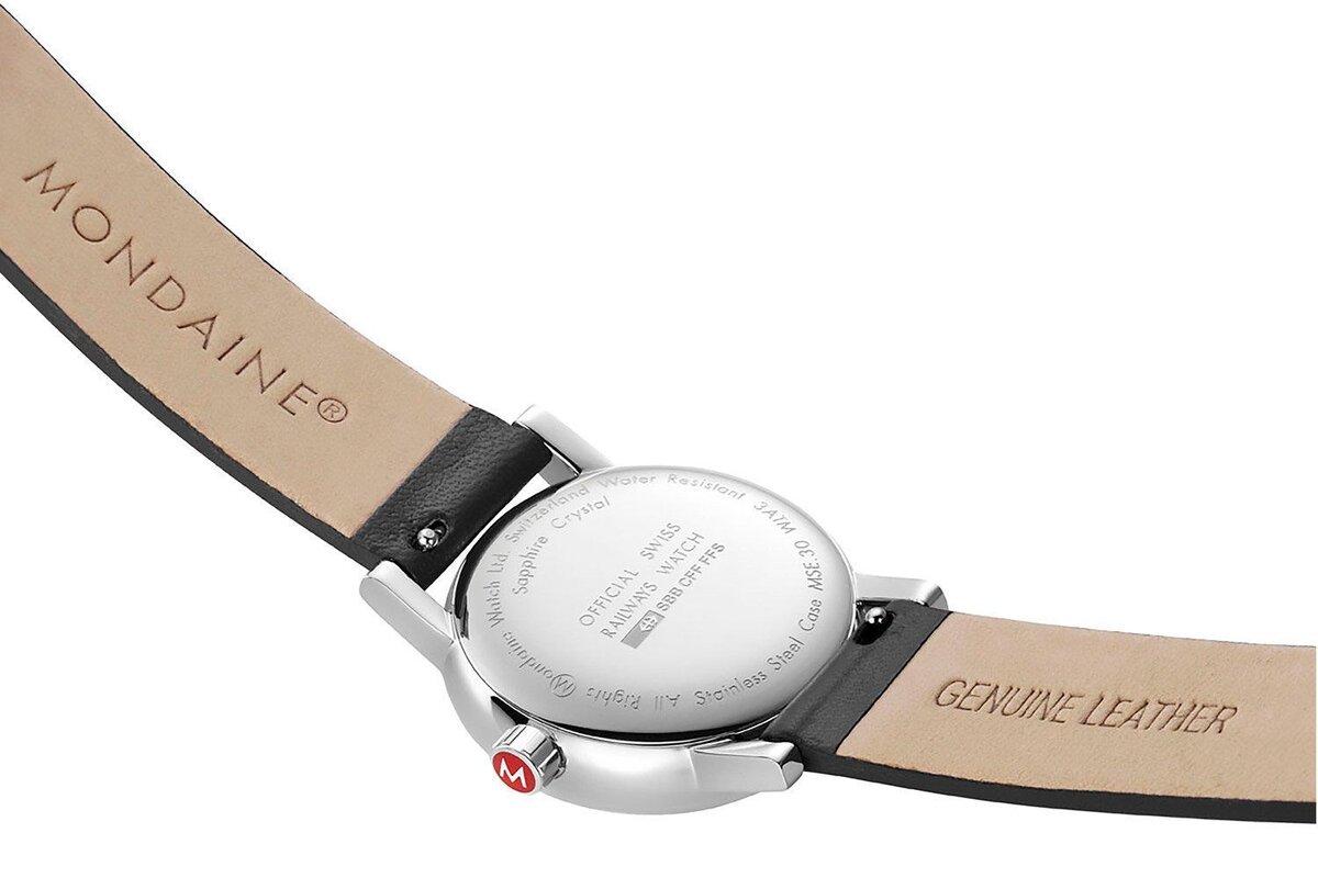 Mondaine evo2 316L Stainless steel Wiße MSE.30210.LBV Armbanduhr, Arm, Körperteil, Person