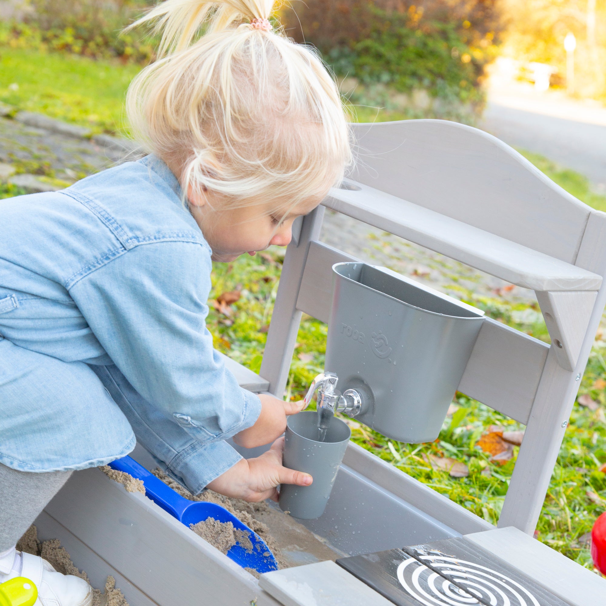 Roba 457003GAZU Outdoor Spielküche grau – Outdoor FSC - Bild 2 Roba 457003GAZU Outdoor Spielküche grau – Outdoor FSC - Produktbild 2