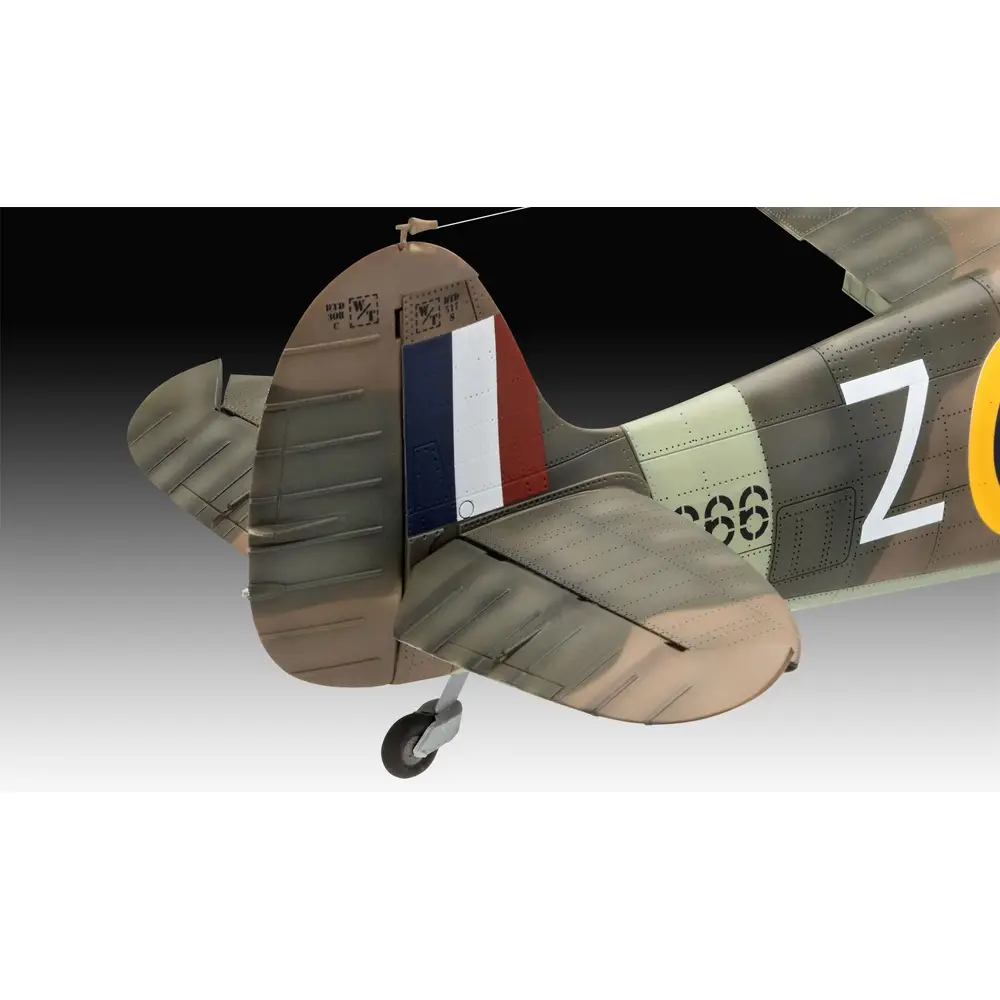 Revell 05688 Geschenkset Spitfire Mk.II "Aces High" Iron Maiden Revell Modellbausatz mit Basiszubehör