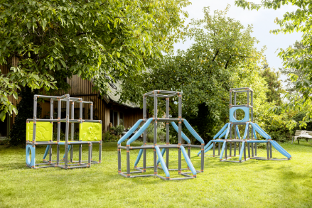 BIG Kraxxl - The Tower Spielbereich im Freien, Draußen, Spielbereich, Gras, Pflanze
