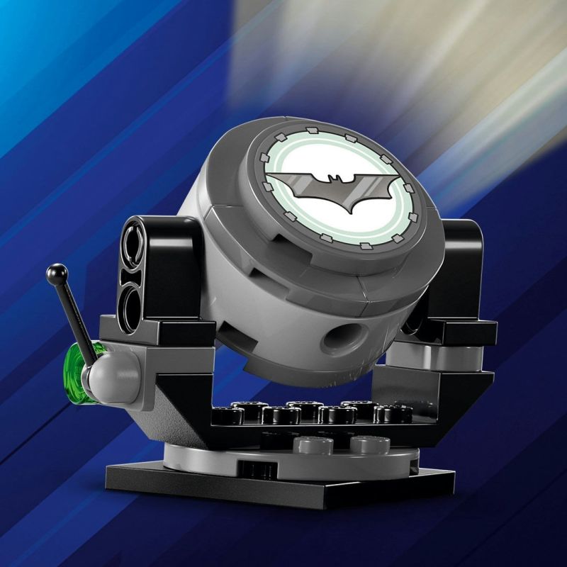 LEGO® DC Comics Super Heroes 76303 Batman™ Tumbler vs. Two Face™ & The Joker™