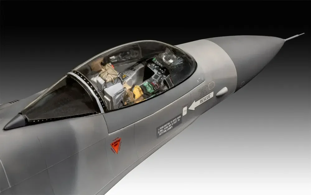 Revell 3802 F-16 Falcon - 50. Jahrestag