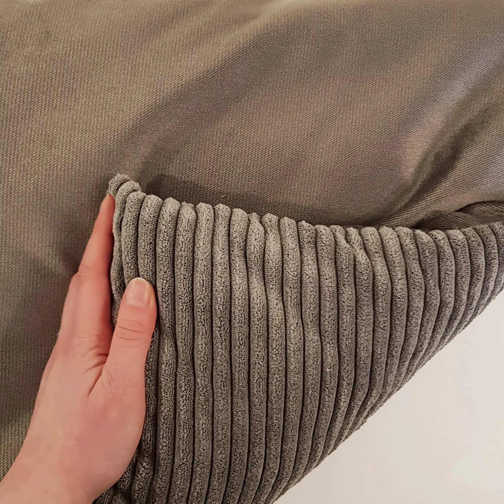 Rohrschneider RS 22341 Tierbett Cordstoff breit – Tierbett mit Wendekissen GR.1