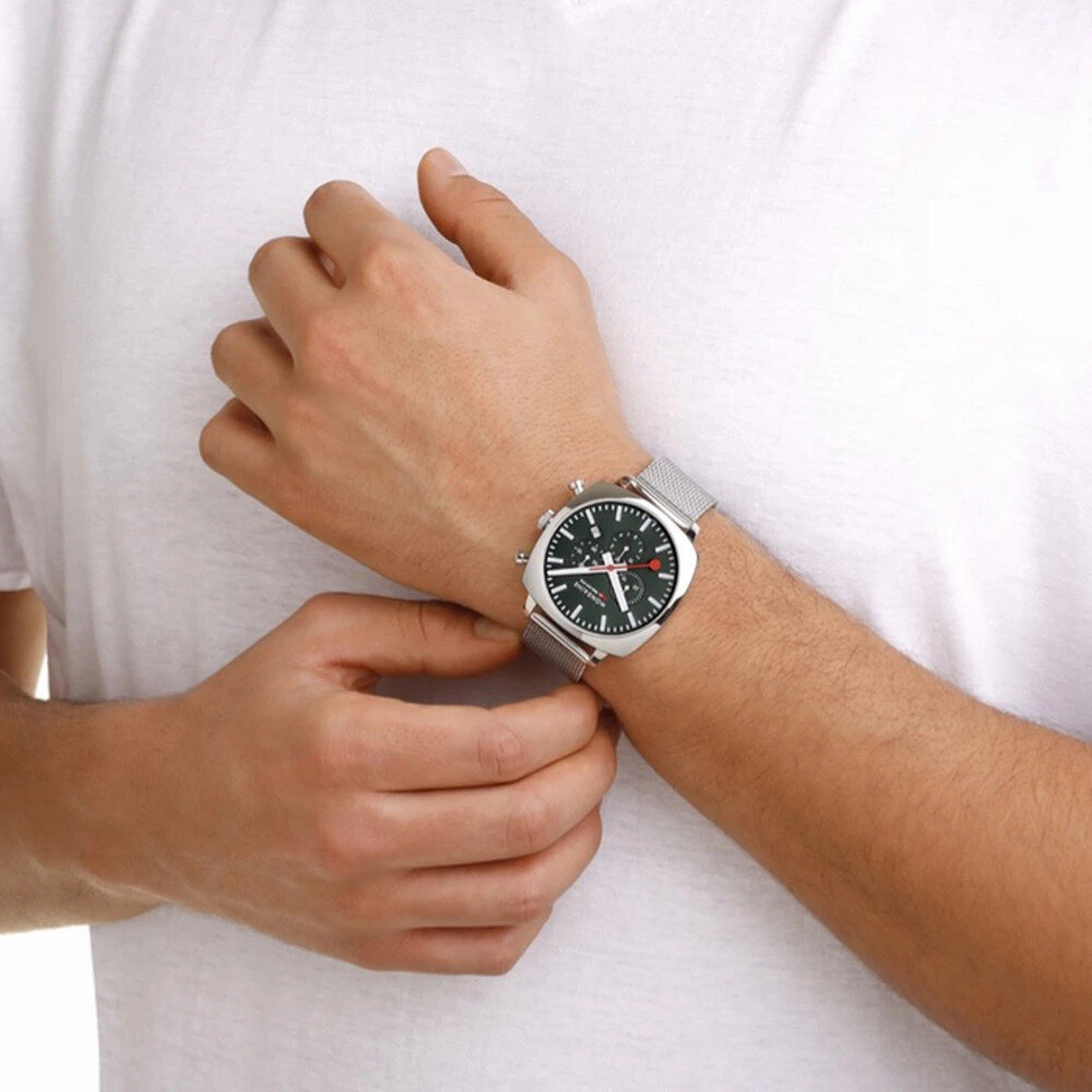 Mondaine Cushion 316L Stainless steel Grün MSL.41460.LF.SET Hand, Person, Handgelenk, Armbanduhr, Arm