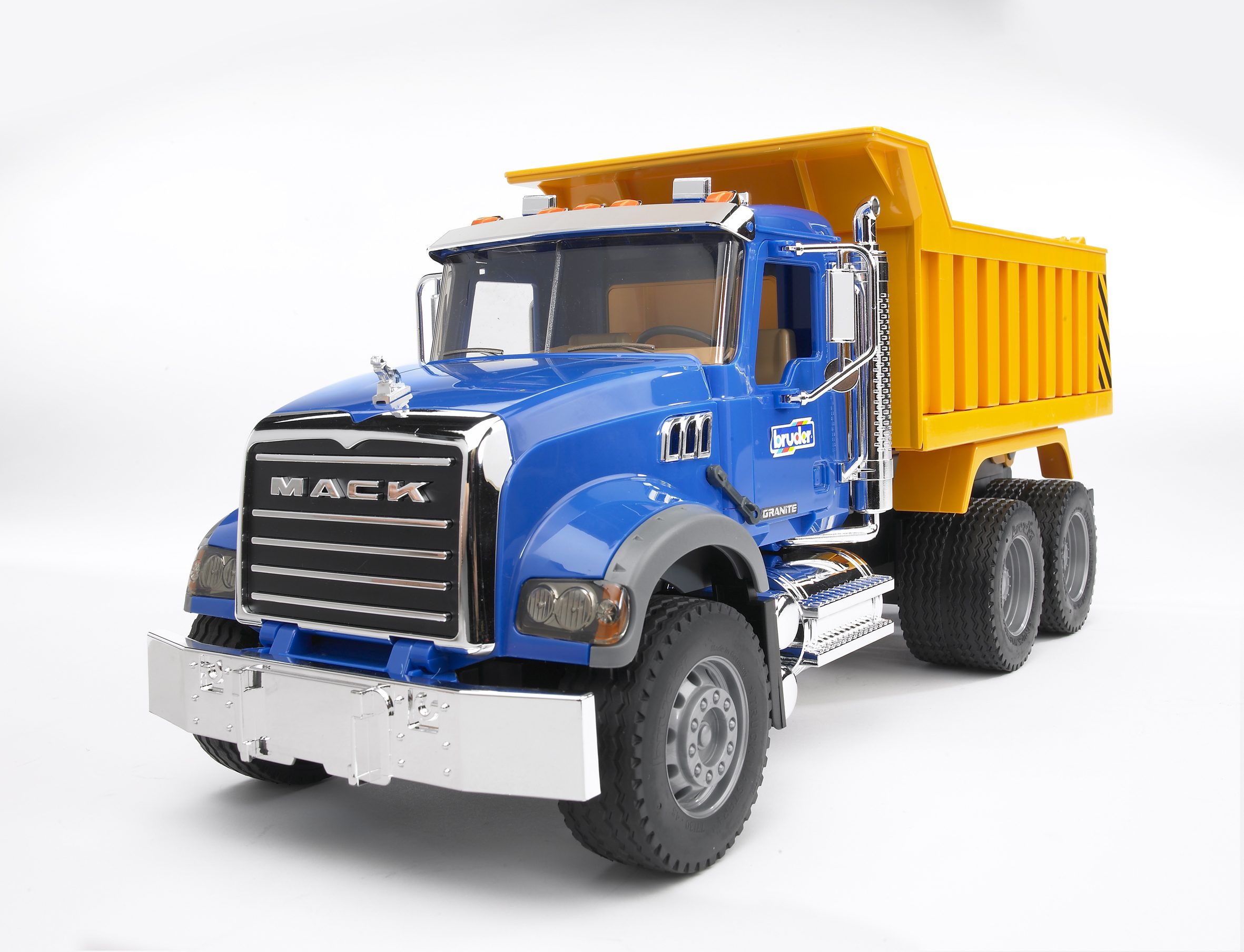 BRUDER 02815 - MACK Granite LKW mit Kippmulde - Bild 2