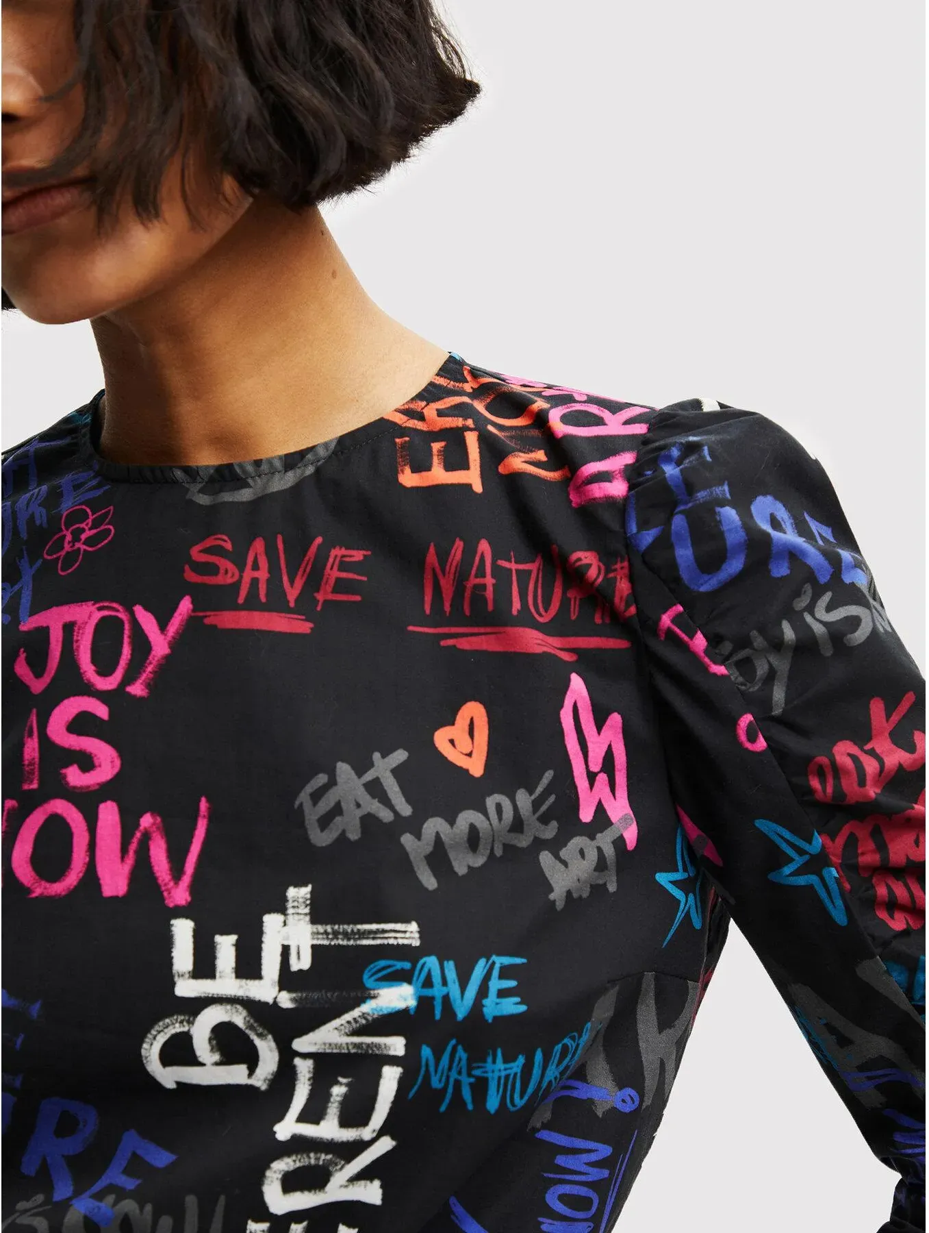 Desigual Damen Bluse - Schwarz, Bunt bedruckt 22WWBW032000 GR. M Desigual Damen Bluse - Schwarz, Bunt bedruckt 22WWBW032000 GR. M