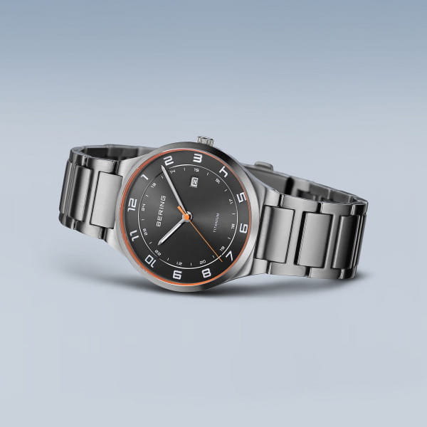 Bering 15139-709 Herrenuhr, Titan, Silber Bering 15139-709 Herrenuhr, Titan, Silber