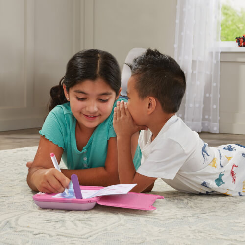 VTech Kidisecrets Magic Glow Geheimtagebuch mit UV-Stift & PIN-Schloss, ab 6 Jahren VTech Kidisecrets Magic Glow Tagebuch mit PIN-Code, UV-Lampe & unsichtbarer Tinte, 5 Spiel-Aktivitäten Melodie, Quiz, Lebensweisheiten etc., kindersicheres Batteriefach, ab 6 Jahren,