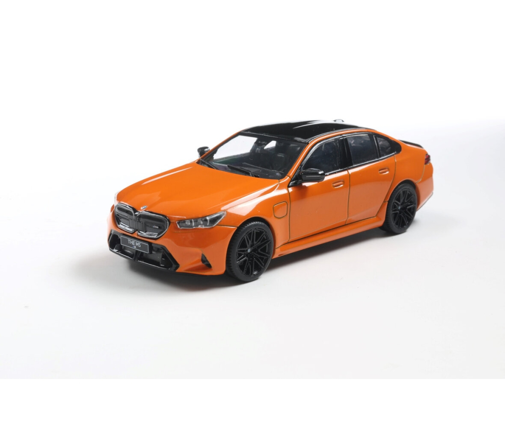 Solido 1:43 BMW G90 M5 Sedan Fire orange III