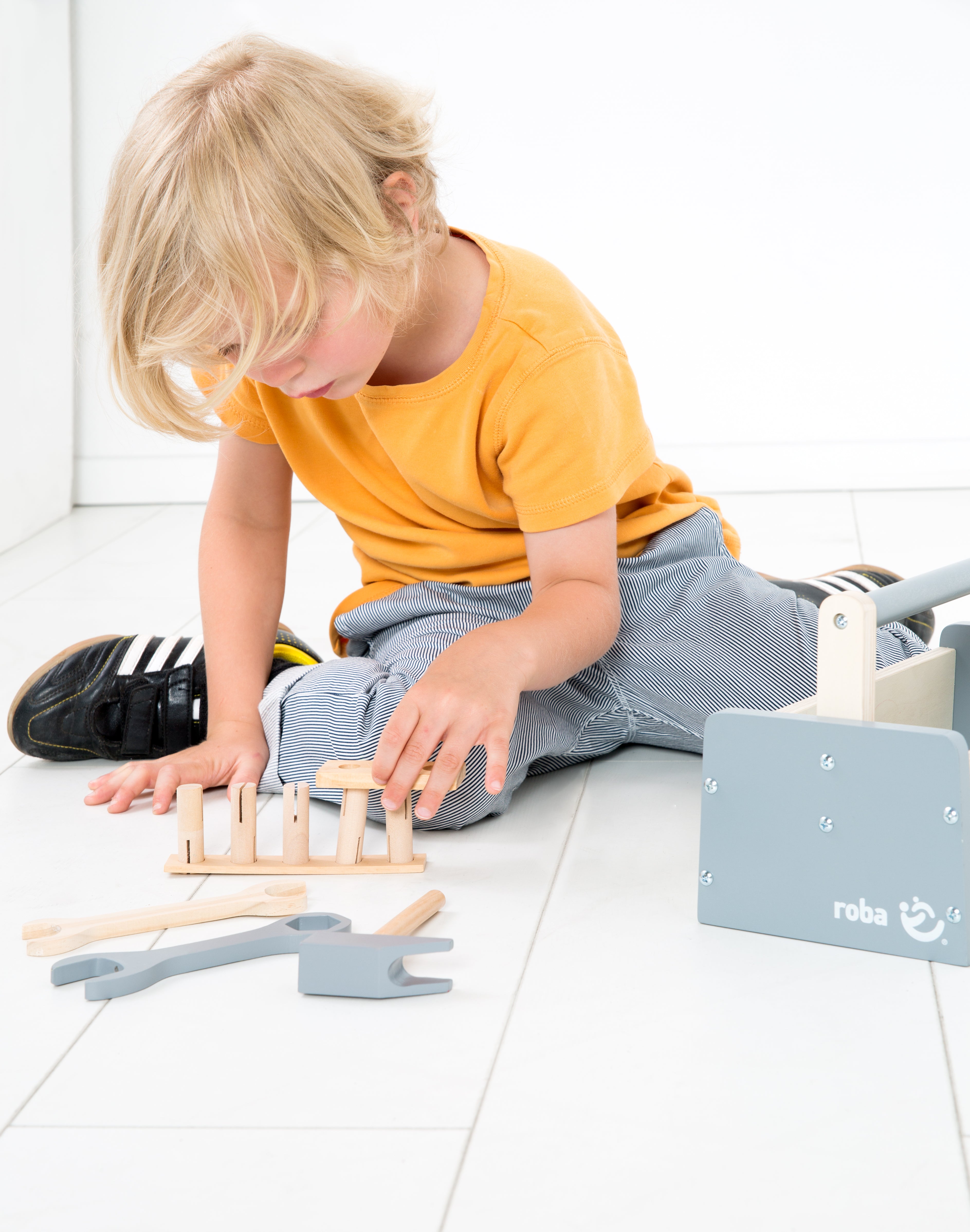 Roba 97212 Werkzeugkiste mit Zubehör natur lackiert – Rollenspiel - Bild 15 Roba 97212 Werkzeugkiste mit Zubehör natur lackiert – Rollenspiel - Produktbild 15