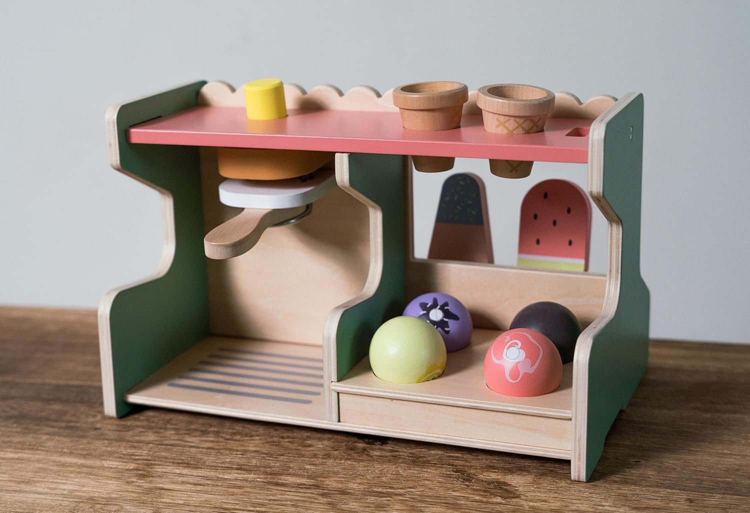 Dantoy 4774 Eiscreme-Shop - Holzspielset in Geschenkbox, 12-teilig Dantoy 4774 Eiscreme-Shop - Holzspielset in Geschenkbox, 12-teilig