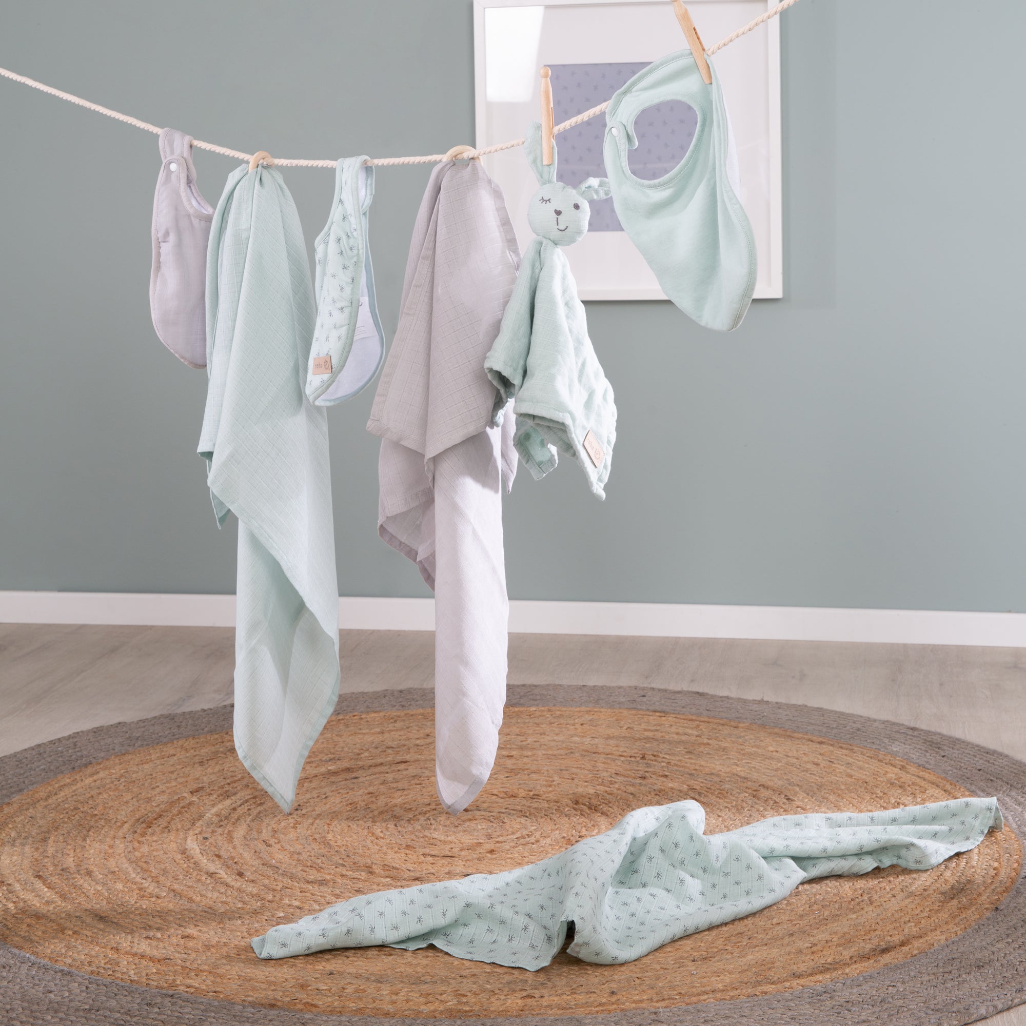Roba 240S02T3 Geschenkset Baby Essentials grün frosty green – Heim Textilien - Bild 4 Roba 240S02T3 Geschenkset Baby Essentials grün frosty green – Heim Textilien - Produktbild 4