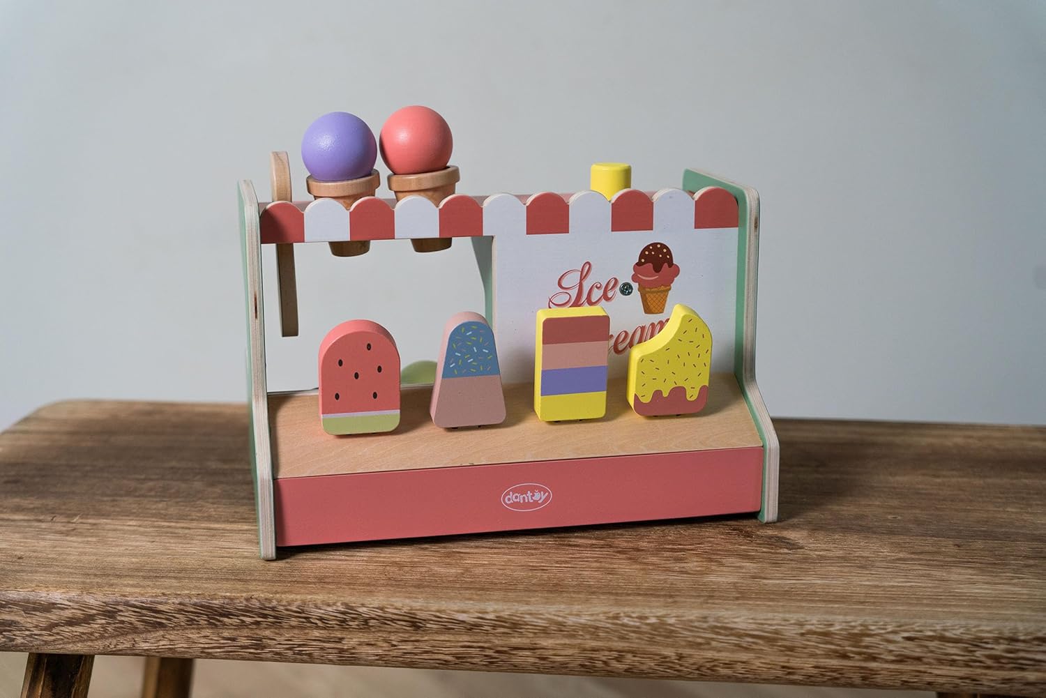 Dantoy 4774 Eiscreme-Shop - Holzspielset in Geschenkbox, 12-teilig Dantoy 4774 Eiscreme-Shop - Holzspielset in Geschenkbox, 12-teilig