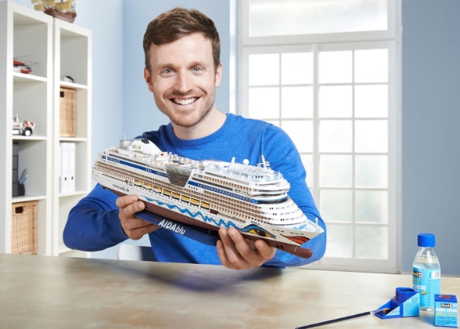 Revell 05230 Kreuzfahrtschiff AIDA Blu / Sol / Mar / Stella Modellbausatz Gesicht, Kopf, Person, Photographie, Portrait, Gesicht, Kopf, Person, Photographie, Portrait