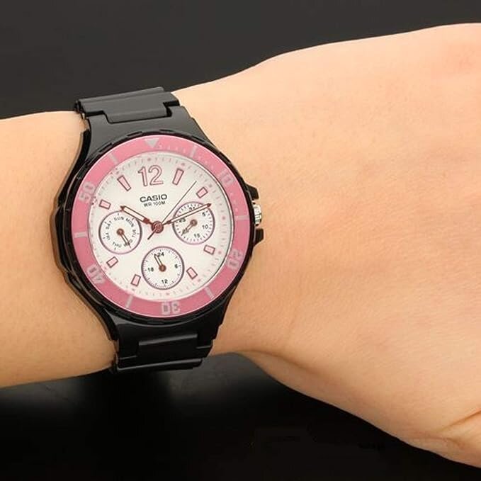 CASIO Collection LRW-250H-1A3VEF Pink Schwarz Uhr Armbanduhr, Arm, Körperteil, Person