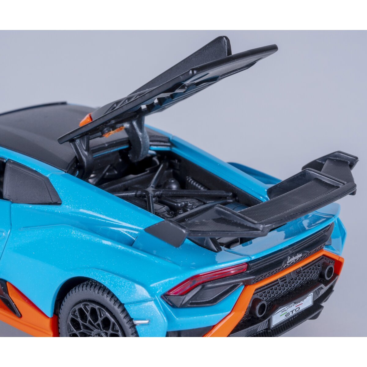 JAMARA Lamborghini Huracán STO Diecast 1:32 blau inkl. Knopfzellen ab 3 Jahren